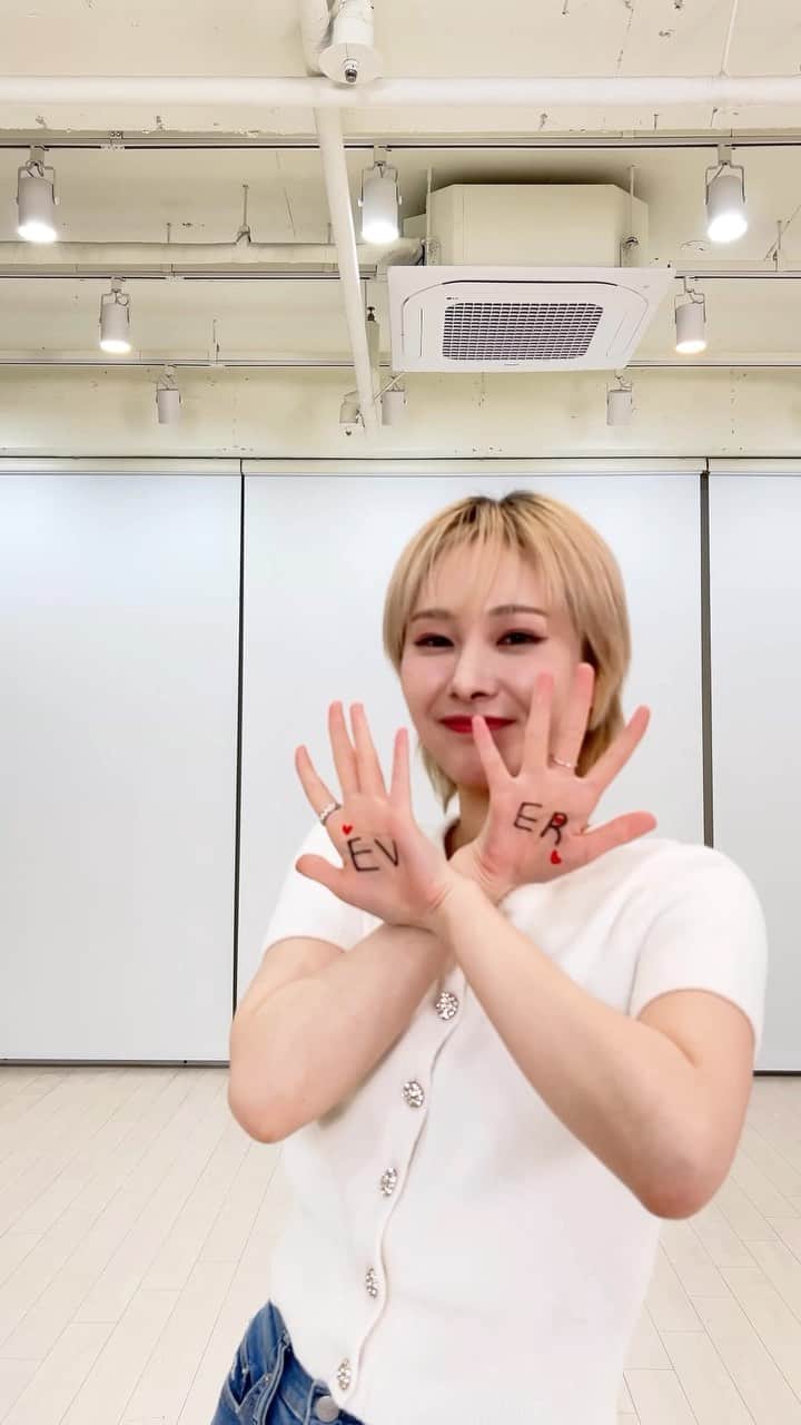 EVERGLOWのインスタグラム：「2023 EVERGLOW US TOUR [ALL MY GIRLS] Dance Replay #봉봉쇼콜라 #BonBonChocolat #EVERGLOW #에버글로우 #미아 #MIA #ALL_MY_GIRLS_IN_US  ⬇⬇⬇  Tickets : bit.ly/3E2Zevw Meet & Greet : mmt.fans/bnuY」