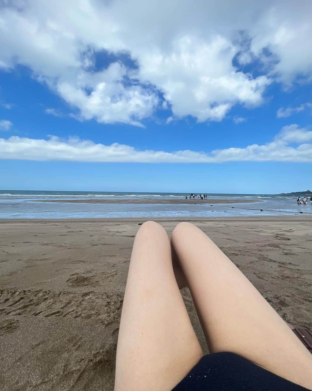 黃家怡（Bonnie C. Huang）さんのインスタグラム写真 - (黃家怡（Bonnie C. Huang）Instagram)「昨日份的陽光、沙灘和手工拍立得鏡頭」10月26日 13時03分 - bonnie.huang