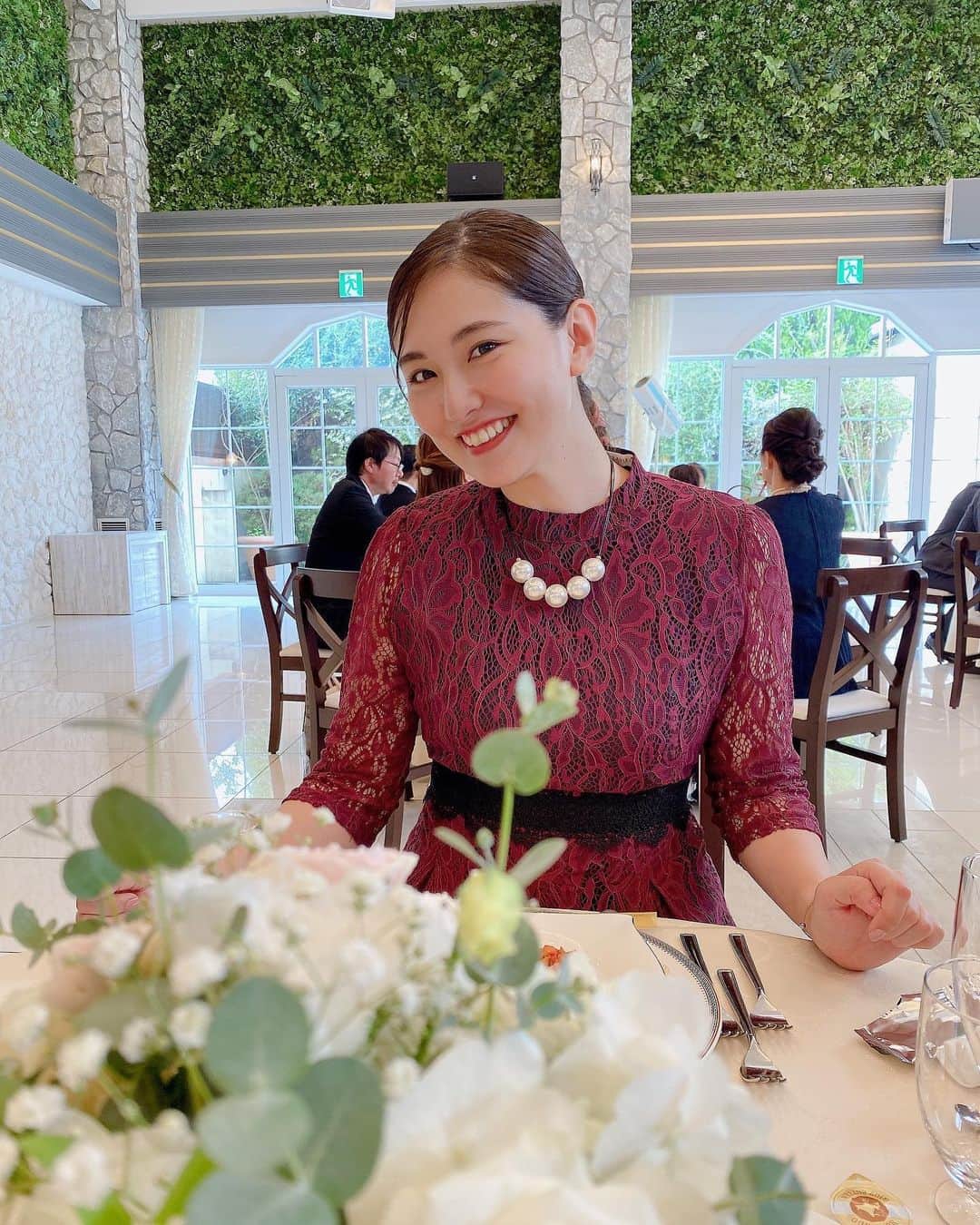 のインスタグラム：「. 先日、従姉妹の結婚式に参列してきました🤍🕊  ホントに2人とも素敵で楽しい式だった〜🥰  #結婚式」