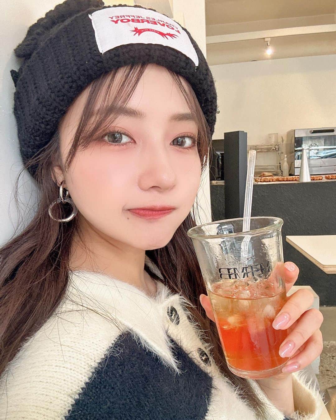 村瀬紗英さんのインスタグラム写真 - (村瀬紗英Instagram)「#dailylook  結局、お気に入りのここに来てしまった😽🍦💭🩵 今日はショッピングたくさんするぞー！🛍️  #聖水 #🇰🇷 #성수동카페 #🧇」10月26日 13時12分 - saepiiii.m