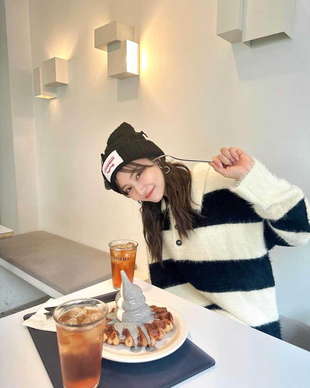 村瀬紗英さんのインスタグラム写真 - (村瀬紗英Instagram)「#dailylook  結局、お気に入りのここに来てしまった😽🍦💭🩵 今日はショッピングたくさんするぞー！🛍️  #聖水 #🇰🇷 #성수동카페 #🧇」10月26日 13時12分 - saepiiii.m