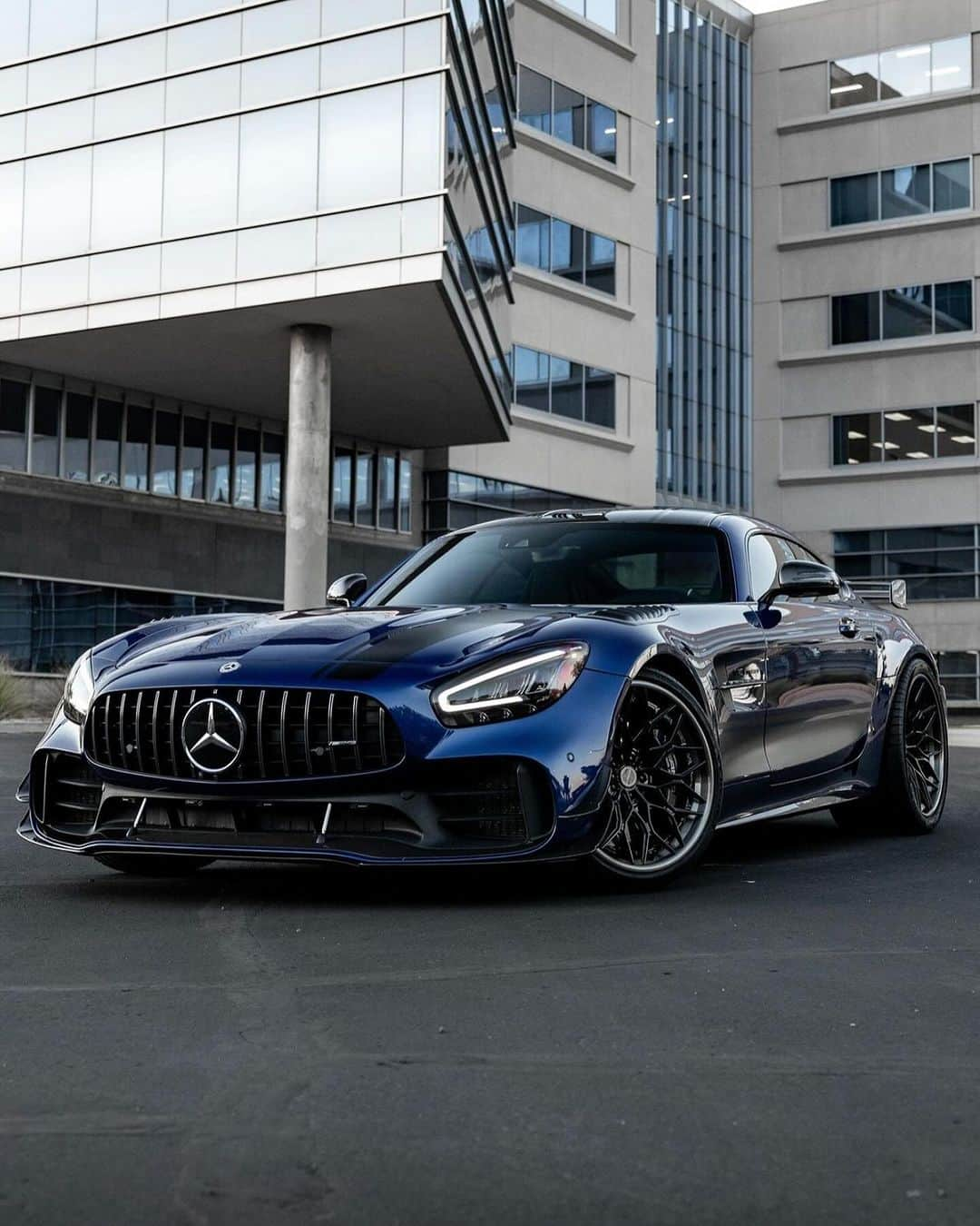 CARLiFESTYLEのインスタグラム：「Mercedes AMG GT R Pro on @mvforged wheels #carlifestyle #amggtr #mercedesamg」