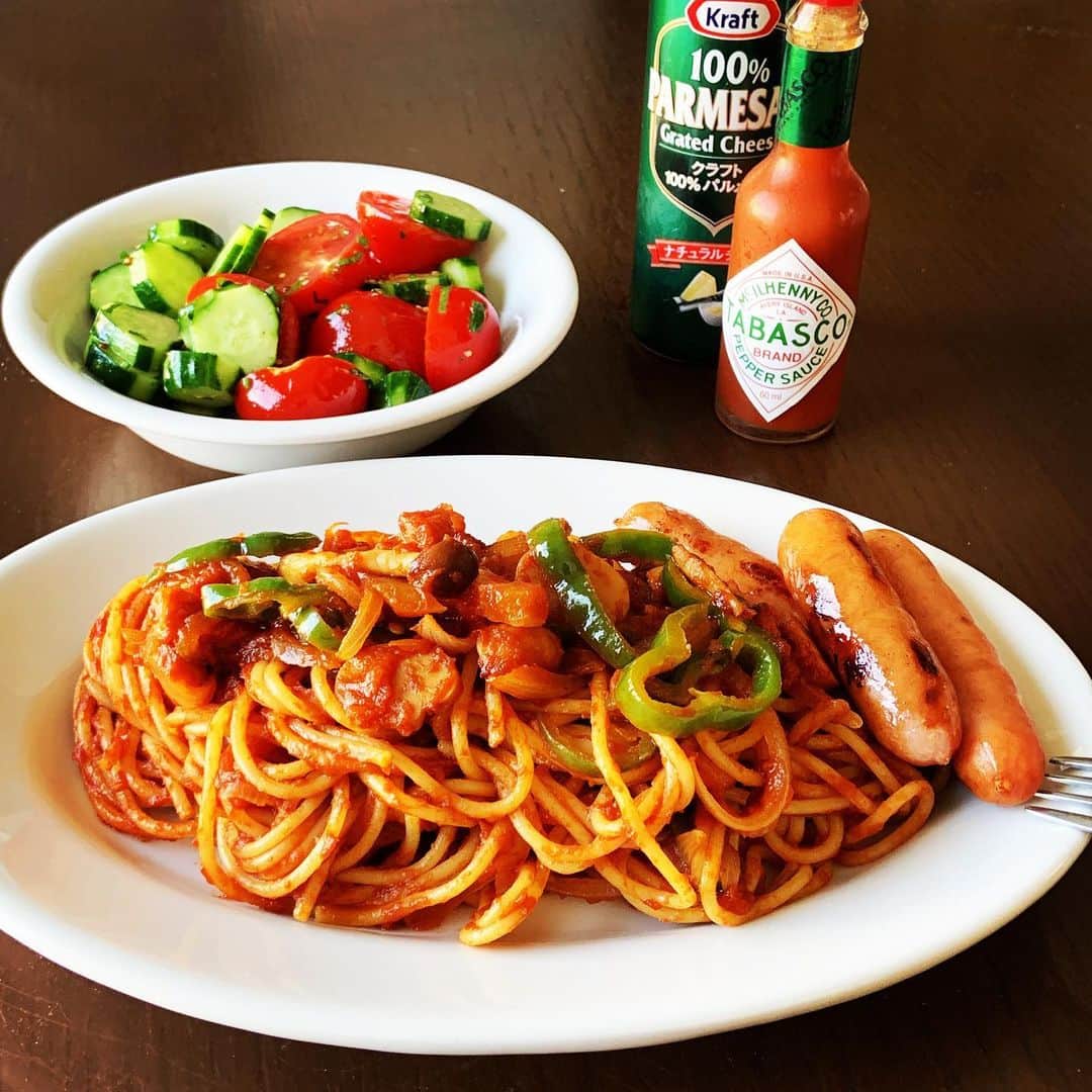 志摩有子さんのインスタグラム写真 - (志摩有子Instagram)「お昼はナポリタン 。 ケチャップとトマトソースを混ぜるのが我が家流。 しっとり、あっさり食べやすい。 こちらも新刊本でご紹介しています。  #ナポリタン  #パスタ部 #日々麺ごはん」10月26日 13時28分 - ariko418