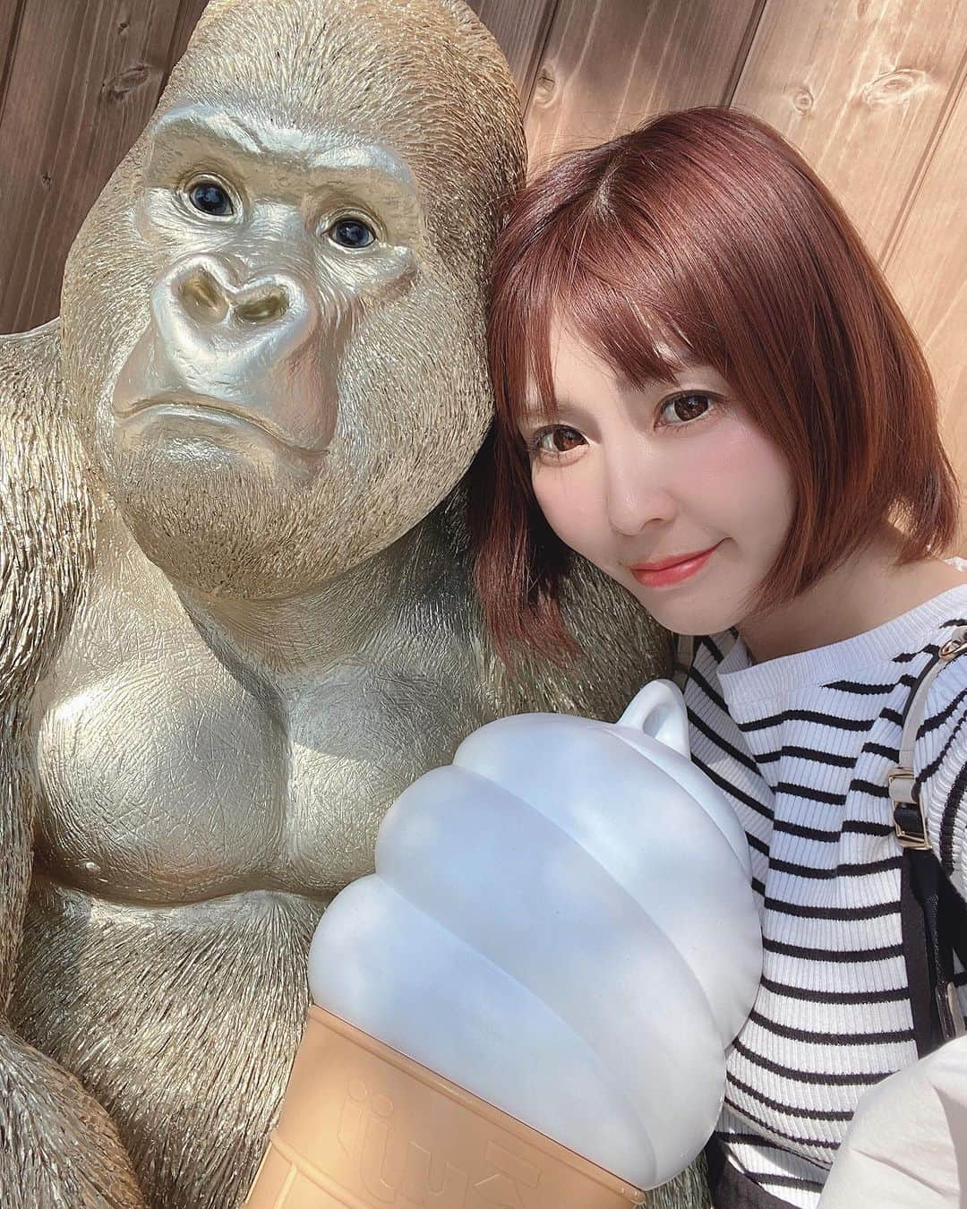 井上直美のインスタグラム：「ロケで行った福岡県糸島の映えスポット。街全体が可愛くてテンション上がりました。 ゴリエちゃんともラブラブだよーん♡ 次はプライベートで行きたいな。  東京中央美容外科渋谷東口院さん（ @tcb.shibuyahigashi ）でTCB式小顔美肌再生を受けて2週間が経ちました。 ほうれい線が消えてちょっぴり若返ったような( ^ω^ )シワとか気になるお年頃なのでこれは嬉しい効果！ 倉島院長先生（ @tcb_kurashima_futae ）にお願いして良かったです♪  　#東京中央美容外科 #東京 #渋谷 #糸リフト #小顔整形  #TCB式小顔美肌再生」