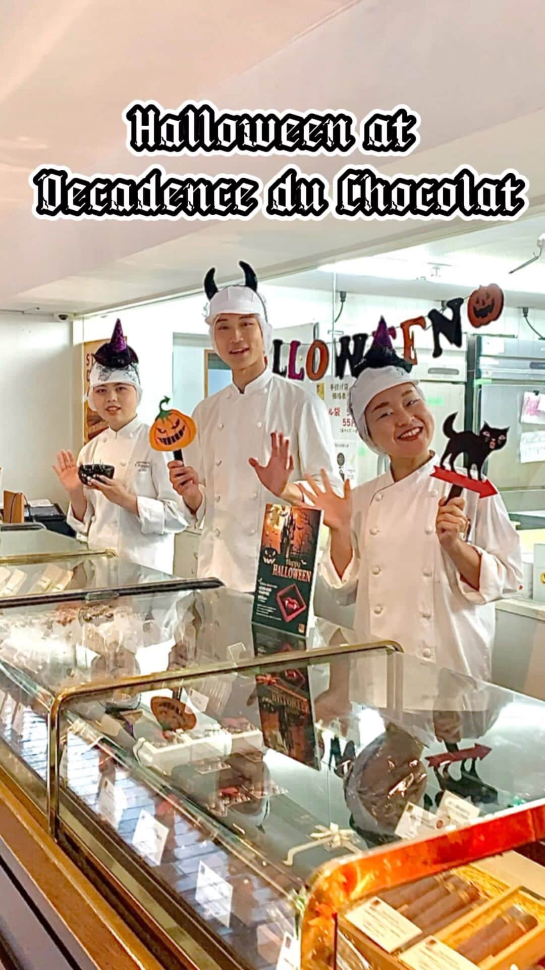 Decadence du Chocolatのインスタグラム：「《Halloween》  今年も店頭はオレンジ色に染まり、パーティーにぴったりな商品が集まりました🎃 ハロウィンパーティーの準備、始めませんか？ハロウィン気分を楽しみましょう☺️  是非この機会にお立ち寄りください🧡 スタッフ一同ご来店お待ちしております✨  #decadanceduchocolat  #デカダンスドュショコラ  #ハロウィン #halloween」