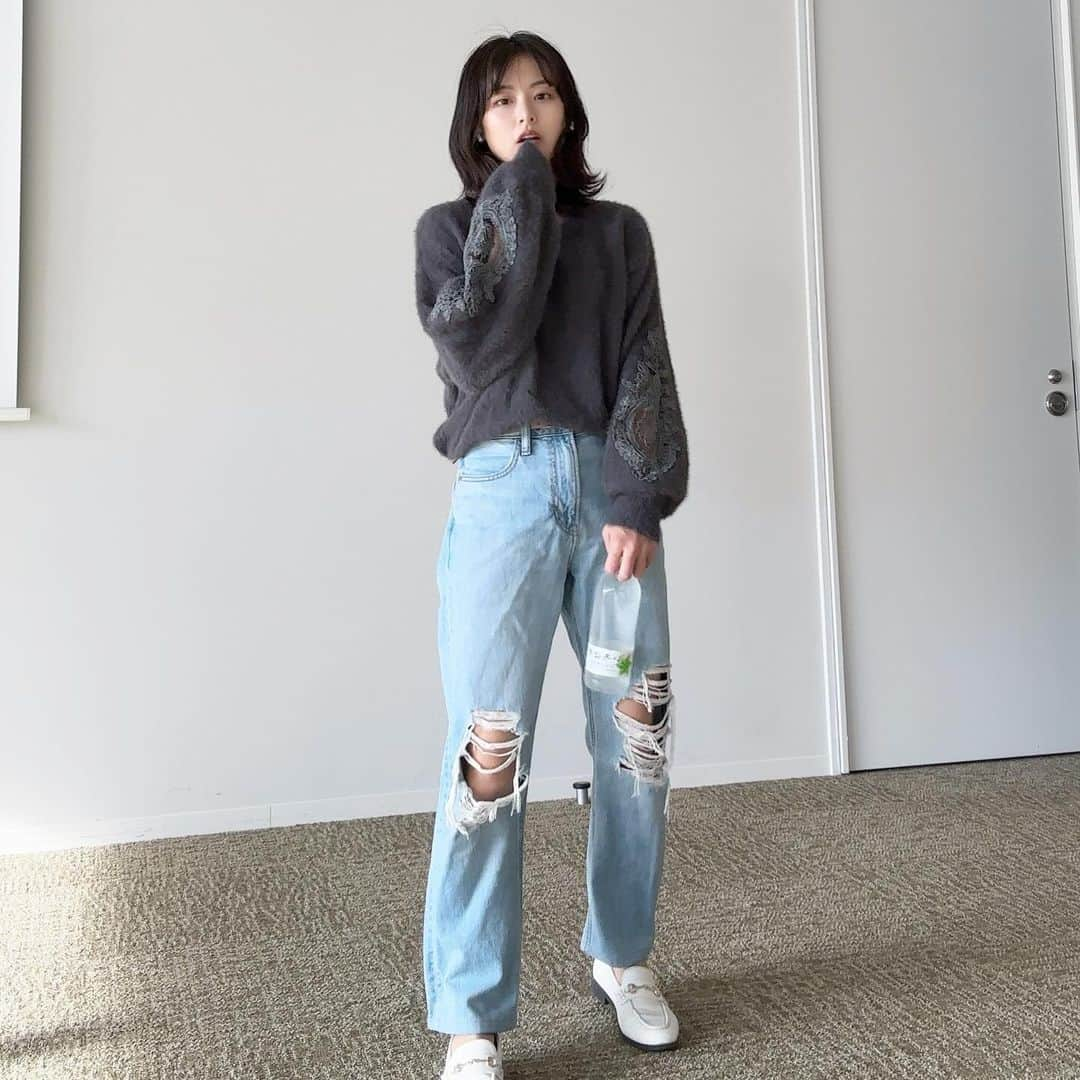 酒井蘭さんのインスタグラム写真 - (酒井蘭Instagram)「#オフィスカジュアル tops @cawaii_official_  denim @hm  shoes @gu_for_all_  ----------------- 袖可愛いニット可愛い1枚で着れるこの季節可愛い。？🎃？」10月26日 17時00分 - ransakai0313