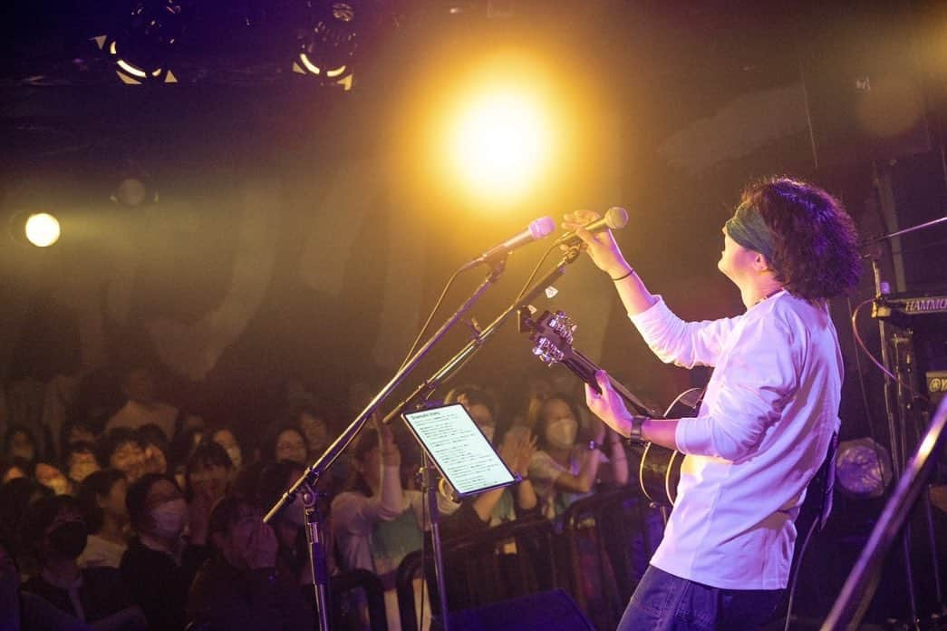 渡會将士さんのインスタグラム写真 - (渡會将士Instagram)「昨夜は下北沢シャングリラにてワンマンライブ「オータムフェスト」でした！ みんな笑ってて、とても良い日でした！ 11月になったら新しいお知らせもあるので、今後ともご期待下さい！  #渡會将士  #曽根巧 #中村昌史  #若山雅弘 #砂塚恵  #下北沢シャングリラ  Photo by @kkcdsy」10月26日 13時32分 - masashi.watarai