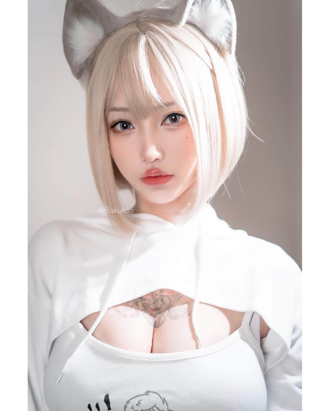 犬神洛洛子さんのインスタグラム写真 - (犬神洛洛子Instagram)「ragdoll cat girl🐱  #cosplay #catgirl #nekogirl #shorthair #blondehair #コスプレ #猫耳」10月26日 13時34分 - rakukoo