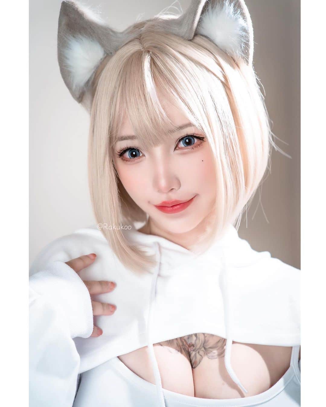 犬神洛洛子さんのインスタグラム写真 - (犬神洛洛子Instagram)「ragdoll cat girl🐱  #cosplay #catgirl #nekogirl #shorthair #blondehair #コスプレ #猫耳」10月26日 13時34分 - rakukoo