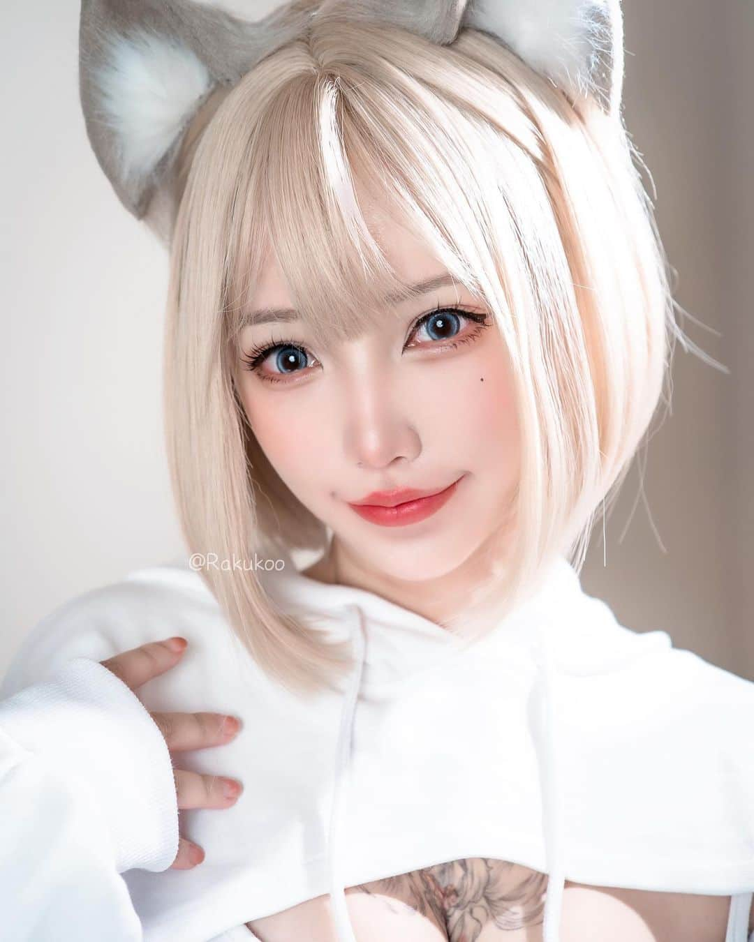 犬神洛洛子さんのインスタグラム写真 - (犬神洛洛子Instagram)「ragdoll cat girl🐱  #cosplay #catgirl #nekogirl #shorthair #blondehair #コスプレ #猫耳」10月26日 13時34分 - rakukoo