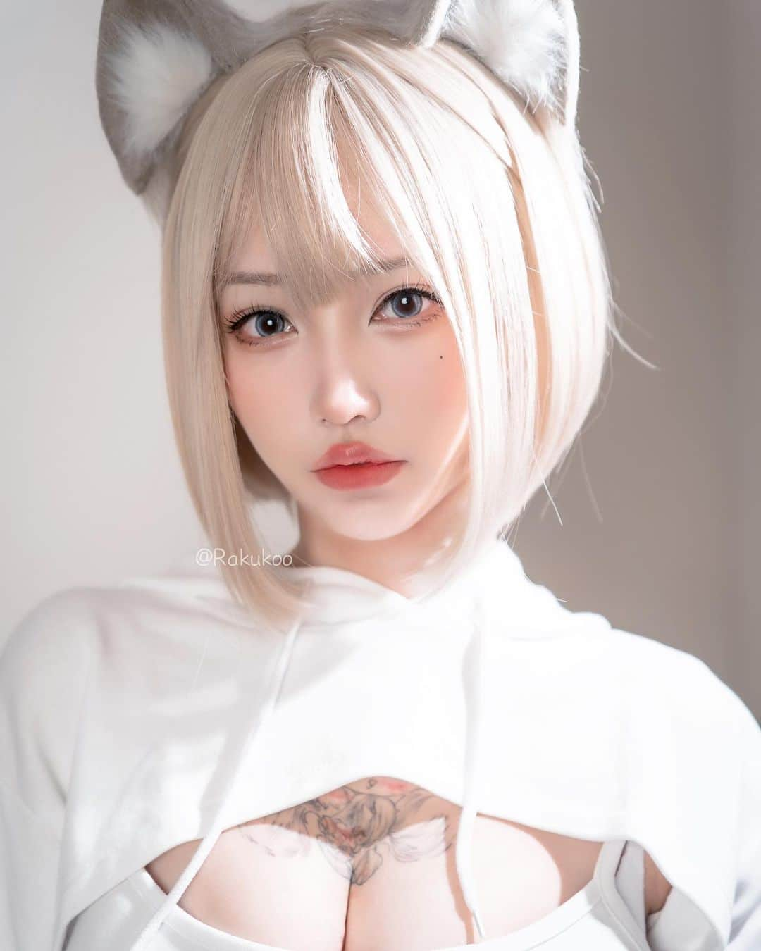 犬神洛洛子のインスタグラム：「ragdoll cat girl🐱  #cosplay #catgirl #nekogirl #shorthair #blondehair #コスプレ #猫耳」