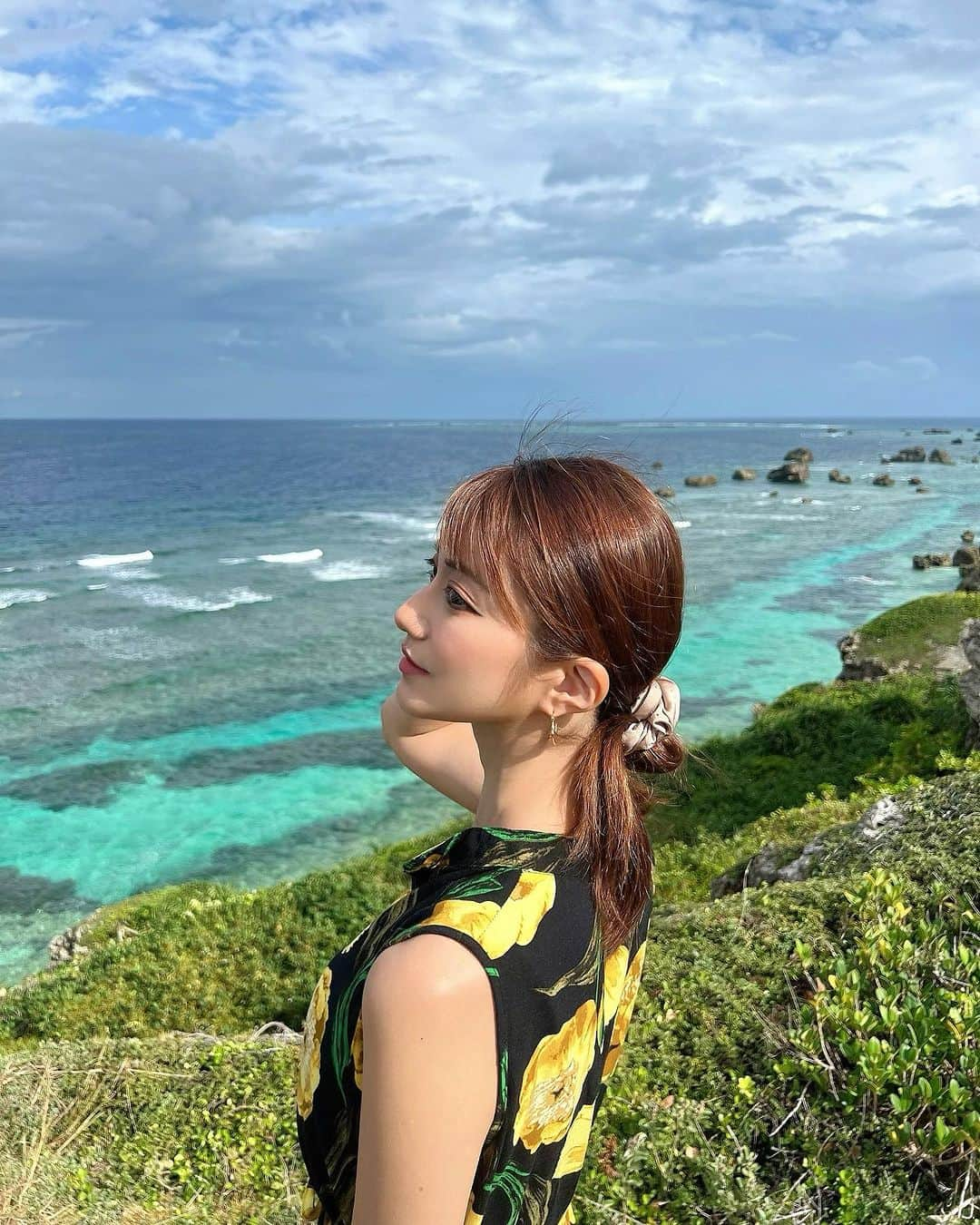 泉千尋のインスタグラム：「・  ここめちゃくちゃ綺麗だった😍🌊✨✨  灯台にたどりつく前の 道なき道の場所🤗🌊  ・ ・ ・  #東平安名崎 #宮古島#宮古島旅行 #宮古ブルー #宮古島ブルー #宮古島観光 #宮古#インスタ映え#映え#映えスポット #インスタグラマー #映え写真 #映える#南国#絶景#絶景スポット」