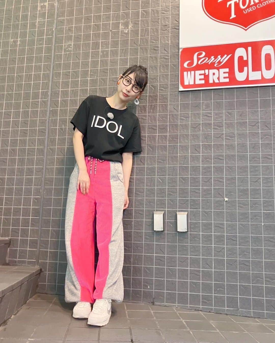ハシヤスメ・アツコのインスタグラム：「最近のハシヤスメ衣装まとめ👚  ・水曜日のダウンタウン（TBS系） ・見取り図じゃん（テレビ朝日） ・ものまねグランプリ秋の特別編 ショートネタNo.1決定戦スペシャル（日本テレビ系）  水ダウのIDOL Tシャツはハシヤスメの私物です！BiSH時代に販売されたTシャツは全部持ってる！（はず）グッズも全部持ってる！！（はず） 解散した後も私服でTシャツ着てくれたり、グッズ身につけてくださり嬉しいです〜！！  #衣装協力」