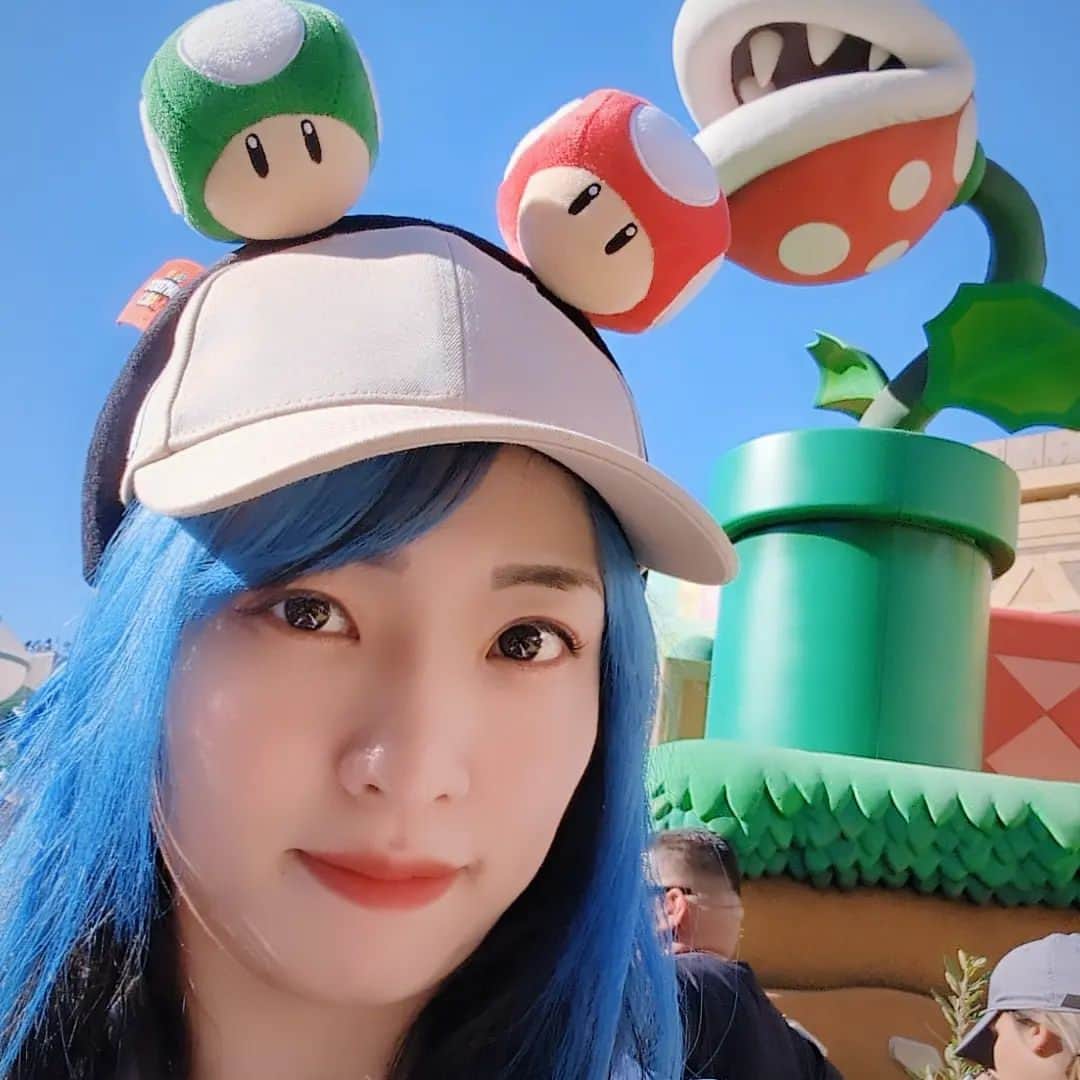 世羅りささんのインスタグラム写真 - (世羅りさInstagram)「#自撮りシリーズ #ユニバーサルスタジオハリウッド 編💙 マリオのキノコ耳買っちゃいました🍄 結構アトラクションも満喫できたよー😊 ハリポタ カンフーパンダ スタジオツアー ユニオン ペット シンプソンズ トランスフォーマー 他にも乗ったような気がするけど忘れてしまった💦 なんかビール飲んでると英語の聞き取り力が上がる気がする(笑)」10月26日 14時00分 - sera_risa
