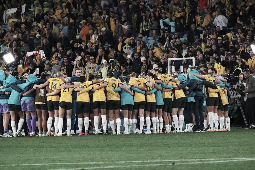 タメカ・バットのインスタグラム：「GD 💚💛」