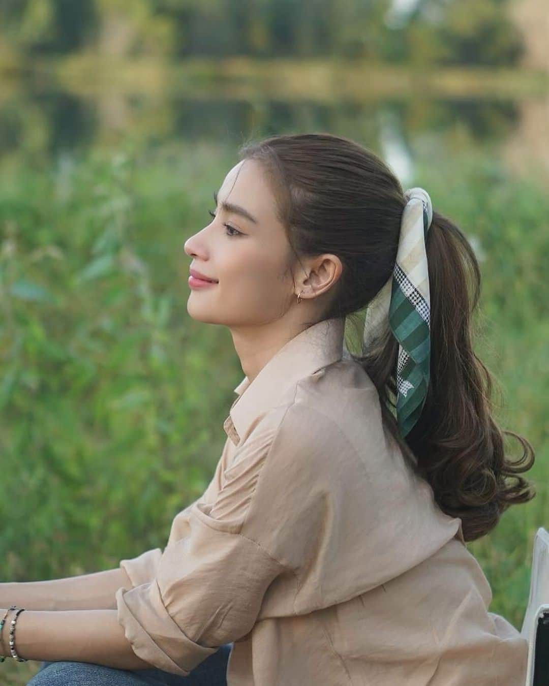 ウィウ＝ワンナロット・ソンティチャイのインスタグラム：「#เหมันต์ตะวันรอน  ก.หิว ข.ง่วง ค.ร้อน ง.ถูกทุกข้อ」