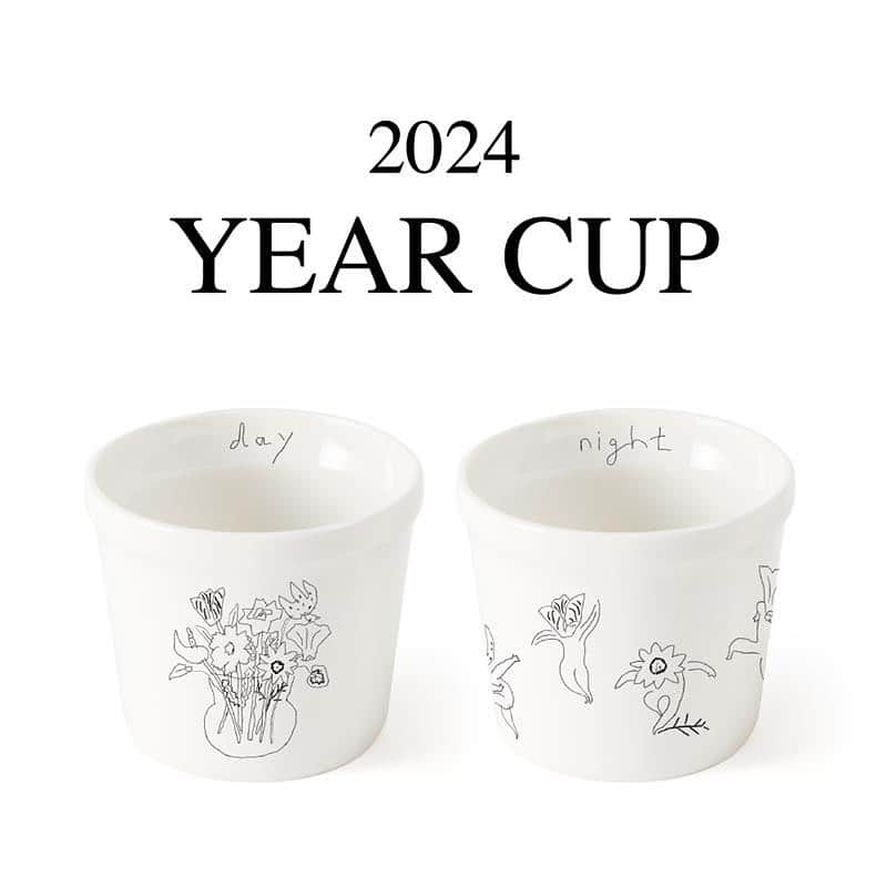 スープストックトーキョー 公式のインスタグラム：「🚩YEARCUP2024  Soup Stock Tokyoは、2023年11月13日(月)より、「YEAR CUP（イヤーカップ）」の予約申込を開始いたします。 2024年は、イラストレーターの塩川いづみさん(@izumishiokawa )による描き下ろしデザイン。「day&night」をテーマに描かれた2種類のYEAR CUPをご用意しました。昼間は花瓶に入っているお花たちが、人が寝静まった夜にダンスをしている。2コマの展開を想定して描かれた、ドラマチックなデザインです。   Soup Stock Tokyo の「YEAR CUP」は、毎年限定デザインでお作りしている特別なスープカップ。公式アプリで貯めたポイントとお引換えいただけます。2011年からスタートし、今回で14年目となりました。これまでは新年にお渡ししていましたが、今回は受注生産方式をとり、お受け取り期間を３月に変更。”お申込の方全員”にお渡しいたします。   2024年3月4日(月)より、Soup Stock Tokyo、家で食べるスープストックトーキョー各店舗、または配送にてお受け取りいただけます。YEAR CUPをお渡しする３月は、新年度や新生活の準備期間。 だんだんと気温が上がり春めいてきて、桜の開花を心待ちにしながら気持ち新たに過ごす時期ですね。慌ただしい日々を過ごすお客さまに寄り添い、“花”を添えたスープカップとともに、心身ともに健やかに新年度・新生活期を迎えていただけると嬉しいです。   お申込が11月13日～12月24日まで、お受け取りが2024年３月4日〜と少しお時間をいただいてしまいますが、お申込いただいたお客様一人ひとりにお渡しできるようお作りしますので、楽しみにお待ちいただけたら嬉しいです。  #soupstocktokyo#スープストックトーキョー#スープストック#イヤーカップ#yearcup2024#スープカップ#器#食器#デザイン #塩川いづみ さん#izumishiokawa」