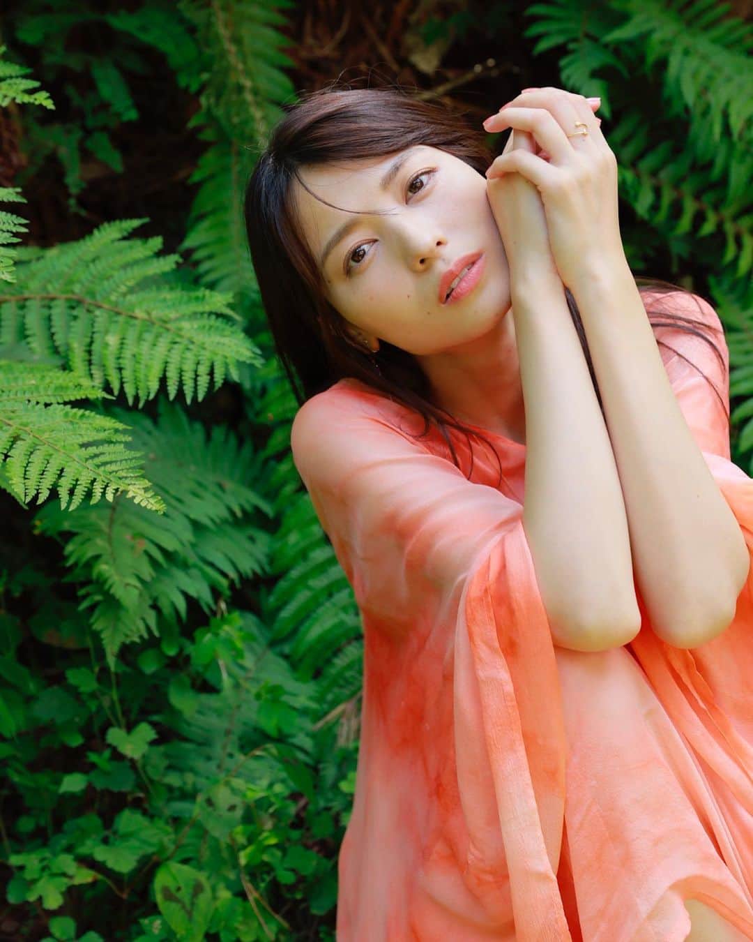 矢島舞美さんのインスタグラム写真 - (矢島舞美Instagram)「. 2024矢島舞美カレンダーの宛名・サイン入れをしてきたよー🗓️✏️ 『この方の名前なんて読むんだろー？』とか『この方、芸名みたい‼︎』とか『きっと夏生まれなのかなー？』とか考えながら、カキカキしていたよ☺️♡ . ご両親にどんな意味を込めてつけてもらった名前なのかな〜？♡☺️と考えながら書いてたらとても温かい気持ちになりました♡ 毎年思うけど、カレンダーのお仕事が入ってくると、もう今年も終わりに向かってるんだなぁー😱とビックリする‼️ . 残り2ヶ月ちょっとの2023年も全力で楽しみましょう✊☺️ . 11/11のカレンダーイベントで皆さんに会えるの楽しみにしています✨😊 . . #矢島舞美#矢島舞美カレンダー2024」10月26日 14時16分 - maimiyajima_official_uf