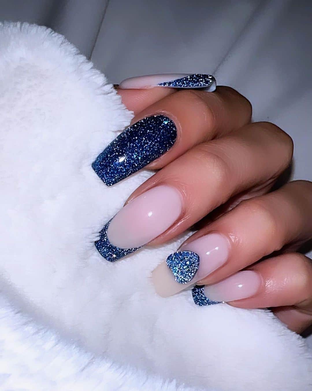 ゆん（並木優奈）のインスタグラム：「newnails💎  ブルーのフラッシュ！ @lapis_aoi   フットはシルバーミラー！ @lapis_haruka   有難うございました💙」