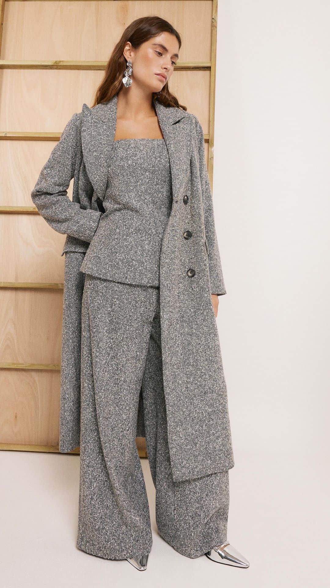 のインスタグラム：「RI Studio: elevate your everyday, one piece at a time.  #ImWearingRI #Linkinbio to shop  Black RI studio pocket detail blazer - 902998 Grey RI studio smart longline coat - 902041 Cream RI studio satin slip maxi dress - 901803 Beige RI studio scarf longline coat - 904255」