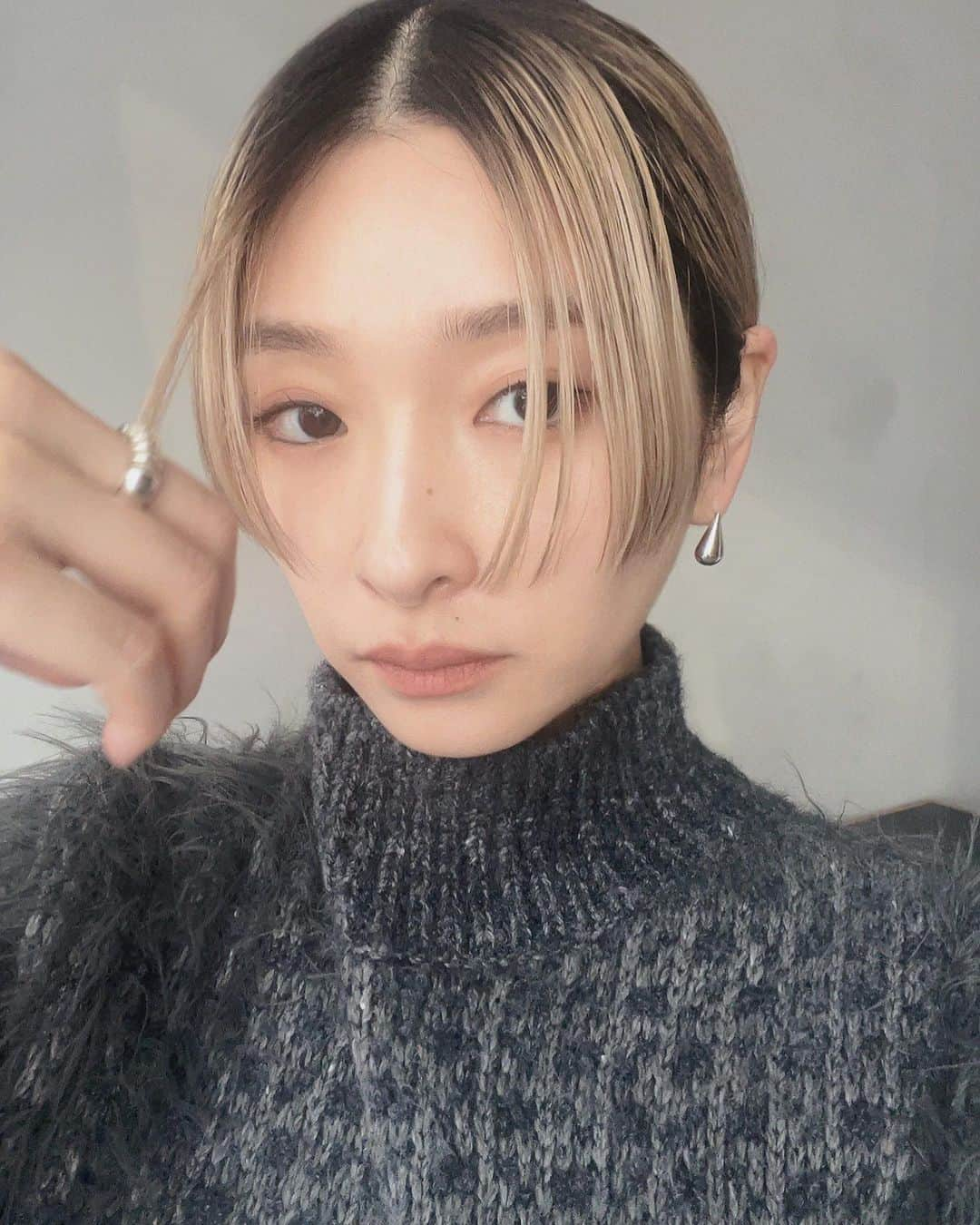 中村真里のインスタグラム：「⁡ 前髪多めに切ってもらた〜！パツンと」