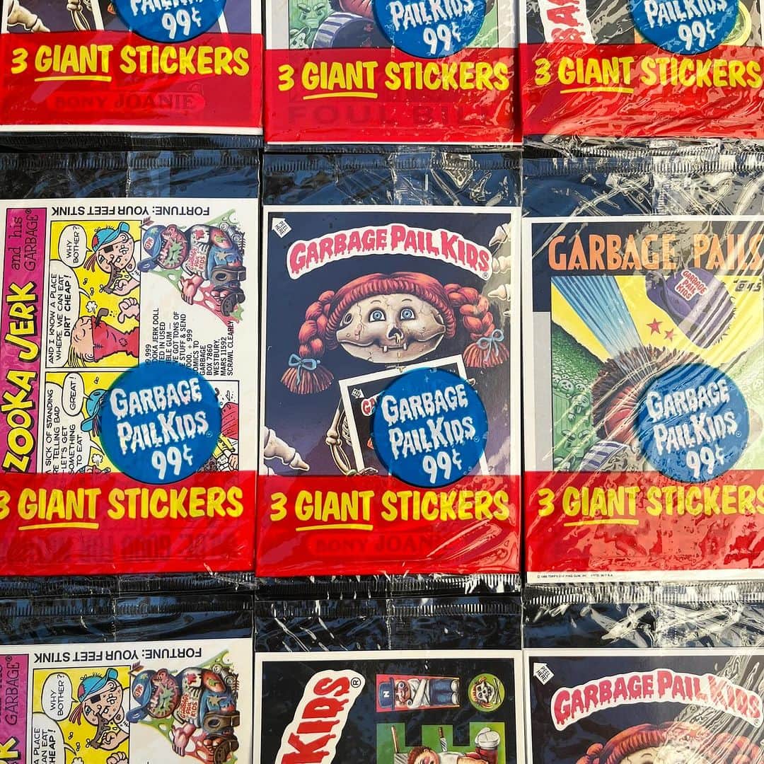 おもちゃやSPIRALのインスタグラム：「80's GARBAGE PAIL KIDS STICKER入荷しました！  3枚setになっています！  サイズ大きめでかわいいです✨」