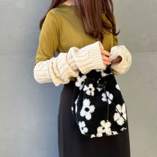 のインスタグラム：「【西館3階　プールスタジオアリヴィエ】  dignity closet POPUP EVENT 期間：10/20（金）～11/5（日）  シンプルなデザインに、大人の遊び心あるディテールをプラス。  好きなものを好きなだけ楽しむために自分らしいstyleで毎日を過ごしてほしい。  自然素材、異素材などの生地やニットを使用し一手間かけた商品展開。」