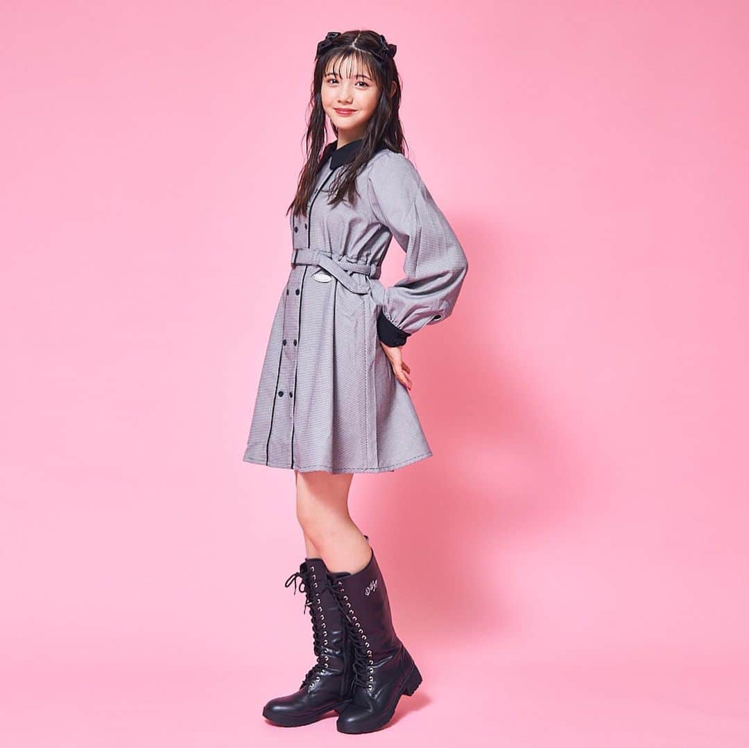 ALGY 【alternative + girly ＝ ALGY 】さんのインスタグラム写真 - (ALGY 【alternative + girly ＝ ALGY 】Instagram)「. classic dress❤︎❤︎❤︎  カタログの表紙でそのまちゃんが着てくれてる冬のイチオシワンピ♡ ▶︎ダブルボタンワンピ ¥6,490(taxin)  襟やパイピングが清楚な雰囲気。ウエストベルトで、シルエットもきれい✨ 千鳥柄、ストライプ、ツイード...選べる3柄😉 発表会やおよばれにもおすすめ❣️  詳細は画像をタップしてね👆✨  #ALGY #アルジー #ワンピース #およばれコーデ  #発表会コーデ #セレモニー #記念日コーデ」10月26日 14時47分 - algy_official