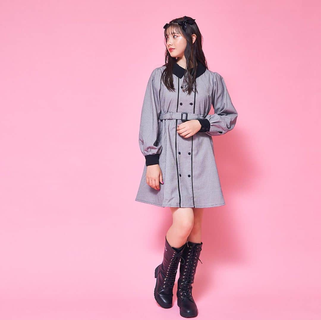 ALGY 【alternative + girly ＝ ALGY 】さんのインスタグラム写真 - (ALGY 【alternative + girly ＝ ALGY 】Instagram)「. classic dress❤︎❤︎❤︎  カタログの表紙でそのまちゃんが着てくれてる冬のイチオシワンピ♡ ▶︎ダブルボタンワンピ ¥6,490(taxin)  襟やパイピングが清楚な雰囲気。ウエストベルトで、シルエットもきれい✨ 千鳥柄、ストライプ、ツイード...選べる3柄😉 発表会やおよばれにもおすすめ❣️  詳細は画像をタップしてね👆✨  #ALGY #アルジー #ワンピース #およばれコーデ  #発表会コーデ #セレモニー #記念日コーデ」10月26日 14時47分 - algy_official