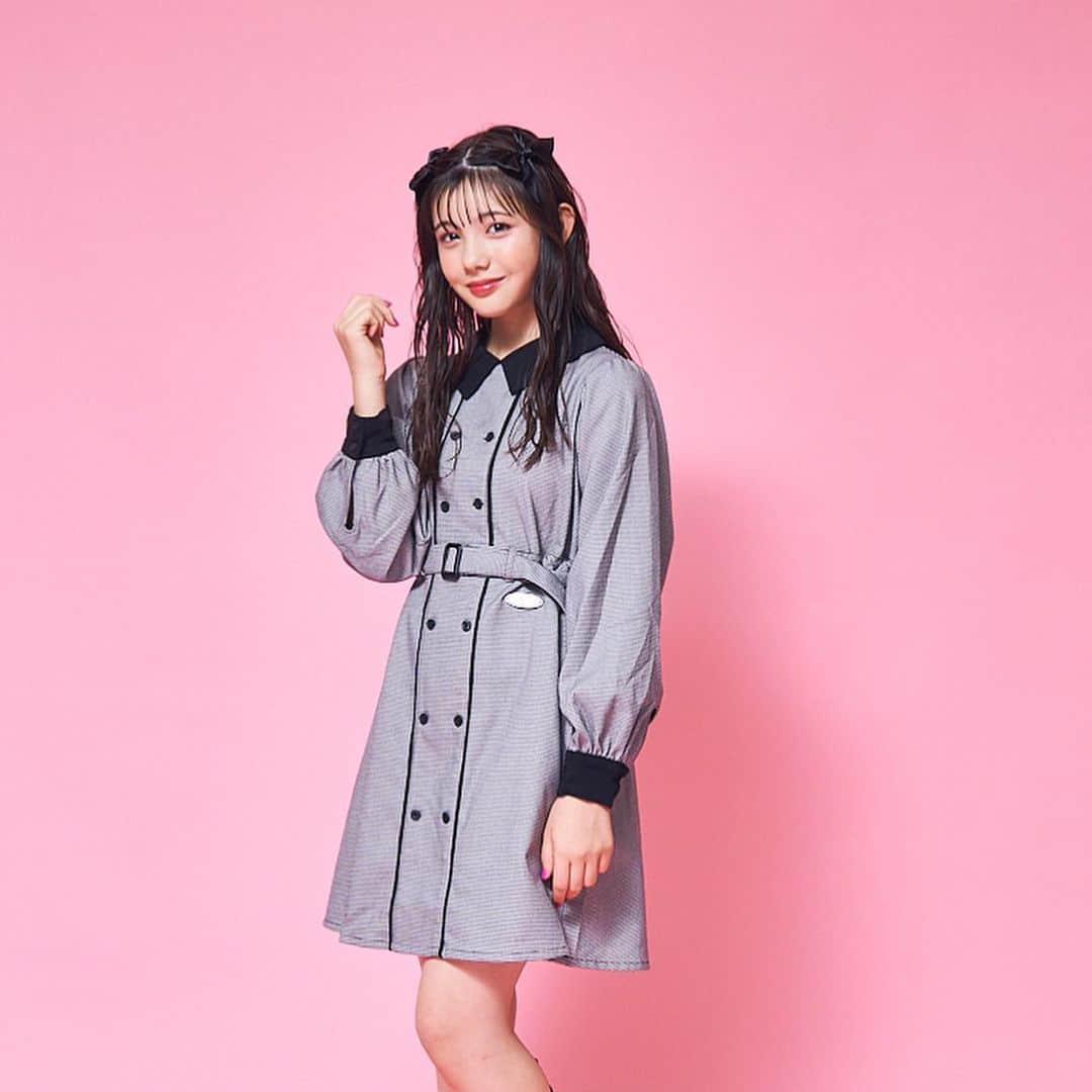 ALGY 【alternative + girly ＝ ALGY 】さんのインスタグラム写真 - (ALGY 【alternative + girly ＝ ALGY 】Instagram)「. classic dress❤︎❤︎❤︎  カタログの表紙でそのまちゃんが着てくれてる冬のイチオシワンピ♡ ▶︎ダブルボタンワンピ ¥6,490(taxin)  襟やパイピングが清楚な雰囲気。ウエストベルトで、シルエットもきれい✨ 千鳥柄、ストライプ、ツイード...選べる3柄😉 発表会やおよばれにもおすすめ❣️  詳細は画像をタップしてね👆✨  #ALGY #アルジー #ワンピース #およばれコーデ  #発表会コーデ #セレモニー #記念日コーデ」10月26日 14時47分 - algy_official