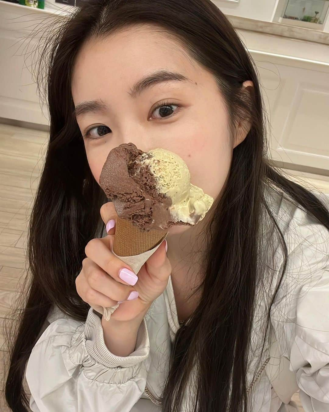 アイリーン（ペ・ジュヒョン）さんのインスタグラム写真 - (アイリーン（ペ・ジュヒョン）Instagram)「💛🍦🤎」10月26日 14時47分 - renebaebae