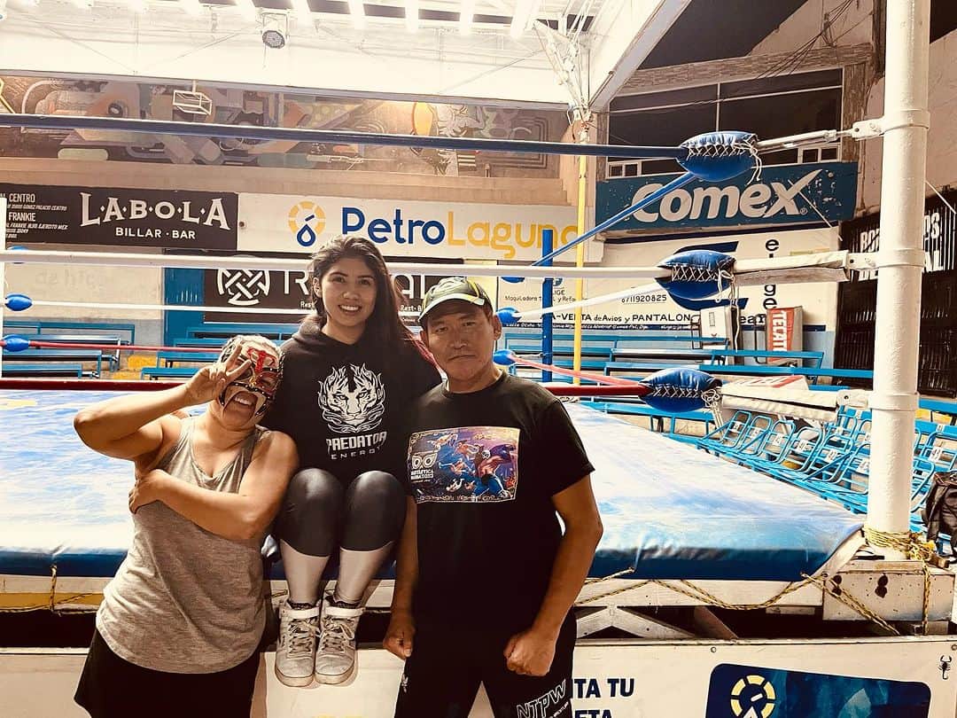 奥村茂雄のインスタグラム：「Jueves 26 de octubre en punto de las 9:15 pm en el 69o. Aniversario y Consejomania en la Arena Olimpico Laguna. - - #cmll #arenaolimpicolaguna #consejomania @zeuxis_lucero_ @lacatalinagar #okumura #tifondeosaka」