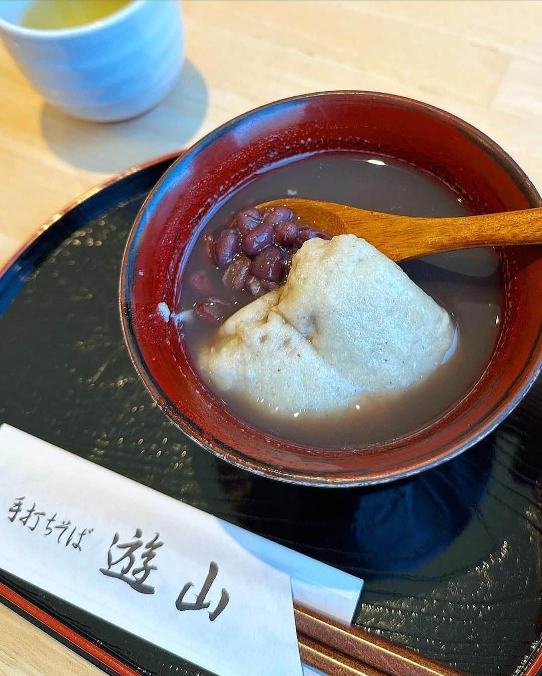 川人未帆さんのインスタグラム写真 - (川人未帆Instagram)「・ お昼にお蕎麦処へ。 徳島に帰る度行きたいと思いつつ、 週末はお蕎麦が売り切れたりしていてなかなか叶っていなかった遊山へ。  久しぶりに美味しいお蕎麦に当たった〜🙌✨デザートのそばがきぜんざいもおいしっ❣️❣️ 1枚目ポケットに手を入れててお腹出てるように見えますが… サイドジレワンピの中に今日は母から借りたニットを着て😇 細身に見えるかもしれませんが、 コクーンシルエットなのでお腹周りはゆったり。裾を少し絞ってあるのでほっそりシルエットに見えます🌟後ろにスリット入ってるので、足捌きは全く問題なく👌  私は171cmでこれはSサイズ。 身幅は全く問題なく、膝少し上の丈になります👻」10月26日 14時52分 - miho0319kawahito