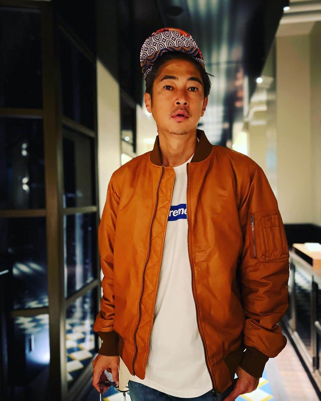 窪塚洋介のインスタグラム：「@ampliate_official シルエットもディテールもいいレザーブルゾン。 超軽くて防寒で着倒せるやつ✊ Light-Weight MA-1 Blouson (Tan)  #AMPLIATE #leather #ma1 #PR」