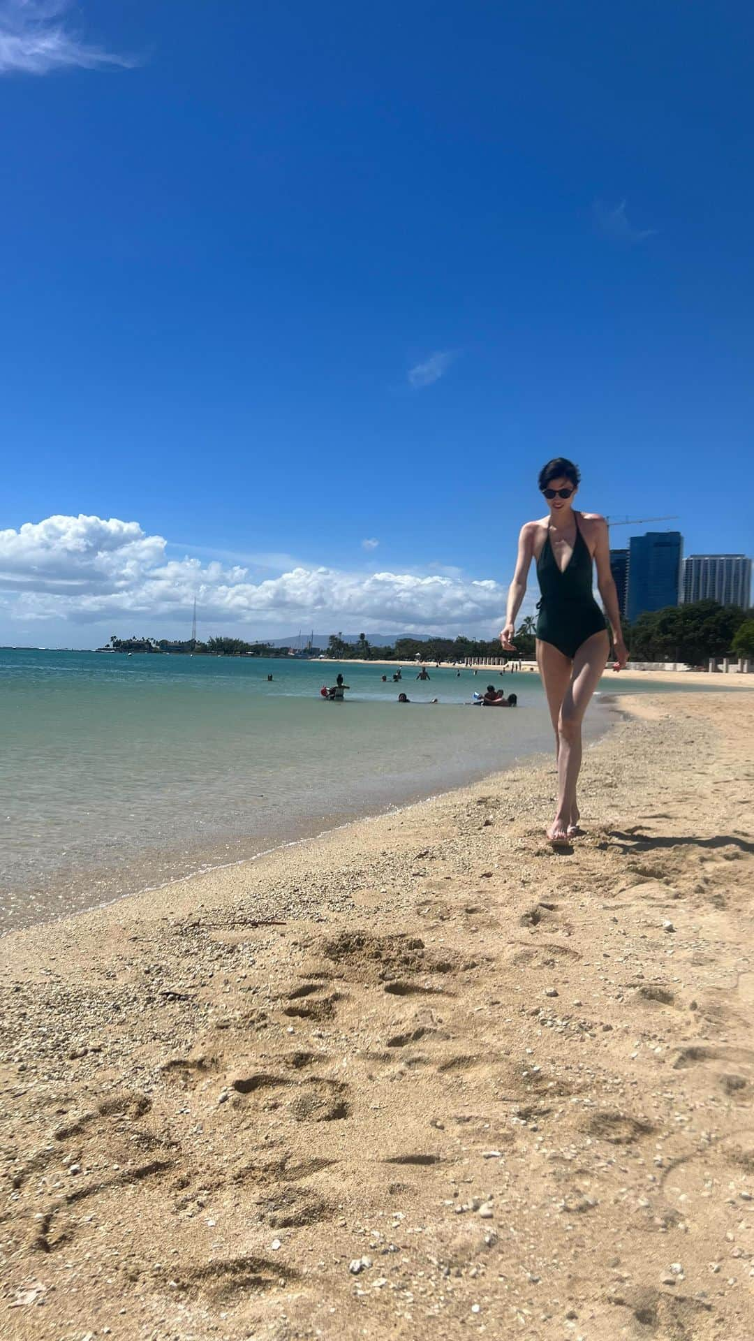 レンナ（RENNA）のインスタグラム：「Hawaii🏝️🩷🩷     My memories🥰 #hawaii  #diamondhead  #honolulu  #waikiki  #aramoana  #beach  #sea  #ocean  #giorgioarmani   2023.9.16〜19」