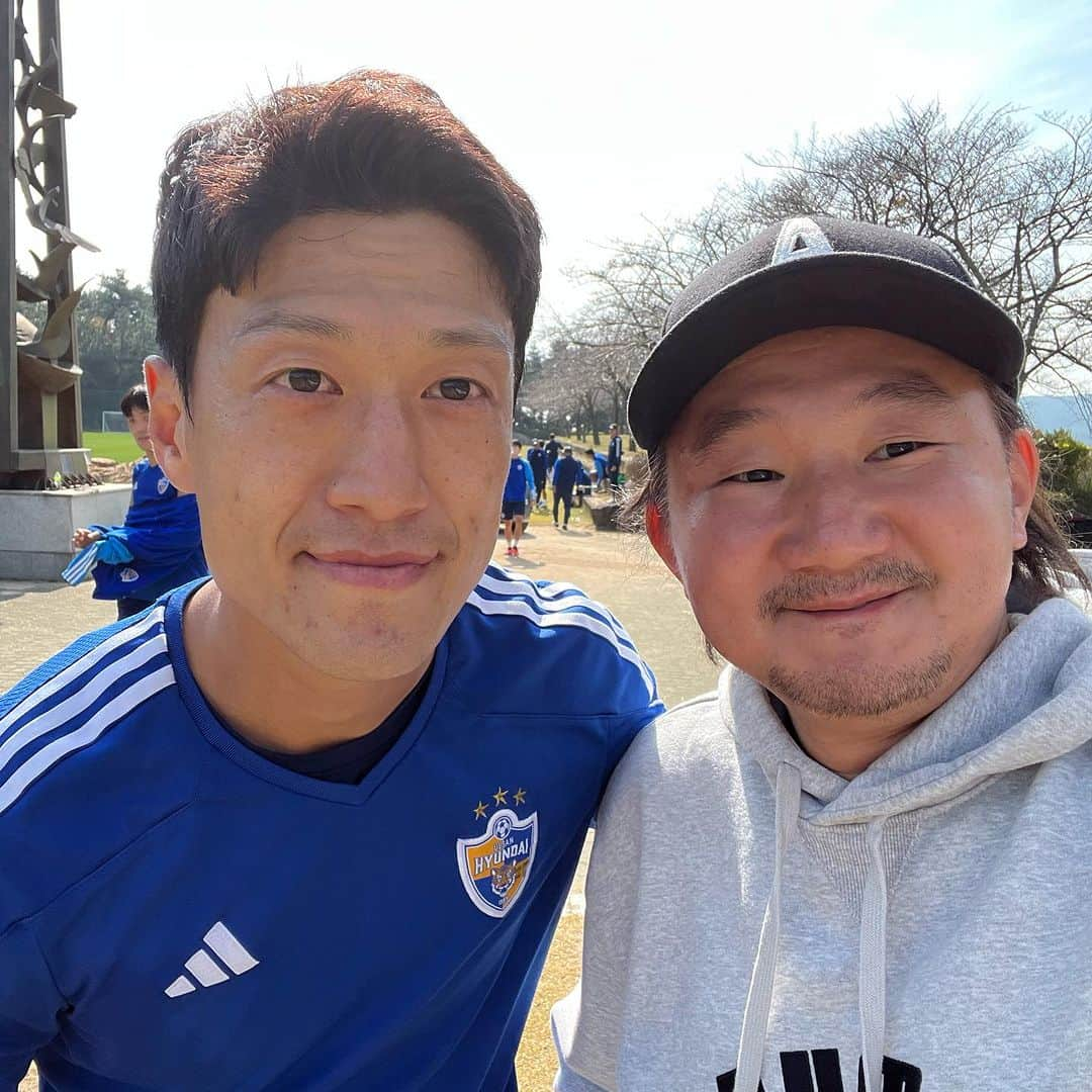 植田朝日さんのインスタグラム写真 - (植田朝日Instagram)「🇰🇷🇰🇷🇰🇷  ボルトンとかで活躍してた李青龍(イチョンヨン)。  てか、漢字で書きたくなるよね！？  青い龍ってカッコよくない！w  ジャッキーチェンの本名みたいだぜ！！笑  #蔚山現代 #韓国サッカー #Kリーグ #acl2023 #サッカー旅 #朝日旅 #FooTravelleR #ボルトン」10月26日 15時03分 - asahiman