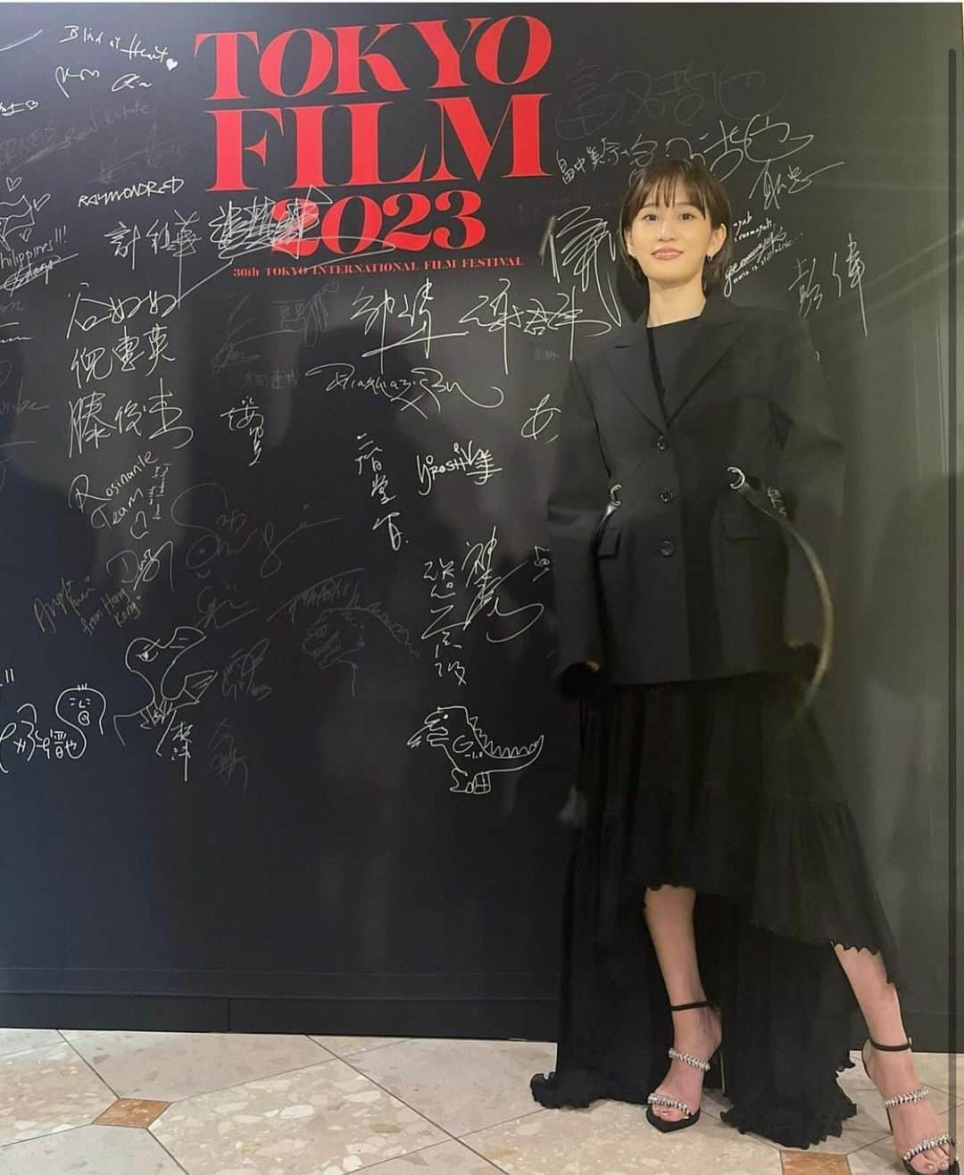 高橋里帆のインスタグラム：「先日の国際映画祭2023 @atsuko_maeda_official  さんのヘアーメイクさせて頂きました。  #前田敦子　さん#ヘアーメイク#高橋里帆メイク#国際映画祭#国際映画祭2023#レッドカーペット」