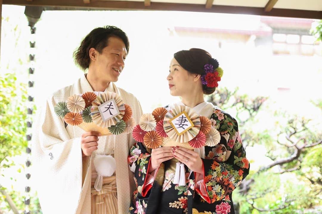 ホテルマリターレ創世　久留米（ソウセイ）のインスタグラム：「⭐️婚礼レポート⭐️  笑顔あふれる和やかな“フォト婚&少人数婚”  「肩肘張らずに、自分達らしい結婚式をしたい！」  そんなお二人が選ばれたフォトウェディング📸 そして親しい友人とご家族様を招いてのパーティー🥂  趣きのある日本庭園や茶室 スタイルの異なるチャペル式場などで お二人らしい自然体の一枚  パーティーではそれぞれのご友人テーブルに着席し お食事とご歓談で楽しいひと時を過ごされました  ーーーーーーーーーーーーーーーーーーーーーーーーーーーーーーーーーーー  ホテルマリターレ創世では お二人とお二人の大切な家族に寄り添った ブライダルフェアを毎日開催中  結婚をお考えの方 これから結婚式をあげようとしている方 結婚式は考えていないけど ご家族・親戚の方へのお披露目を考えている方 写真だけでも残したい方 など…  お気軽にお問い合わせください♪  ホテルマリターレ創世　久留米 @hotelmarital_sousei  ホテルマリターレ創世　ウェディング　久留米 @hotelsousei_wedding  フォトウェディング @treehouse_kurume  #ブライダル #ウェディング #wedding #ウェディングフォト #weddingphoto #ウェディングドレス #weddingdress #結婚 #結婚式 #結婚式準備 #プレ花嫁 #ゼクシィ #福岡 #久留米 #ホテル挙式 #家族婚 #少人数婚 #チャペル #人前式 #神前式 #教会式 #和婚 #伊勢神宮 #日本庭園 #着物 #白無垢 #色打掛 #マリターレ創世 #マリターレ創世久留米」