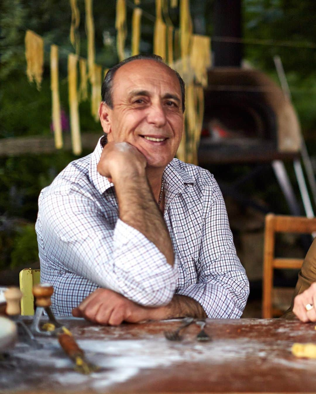 ジェイミー・オリヴァーさんのインスタグラム写真 - (ジェイミー・オリヴァーInstagram)「There’s no one else I’d rather cook pasta with than my best mate @gennarocontaldo ! Tag your favourite person to cook with in the comments. Feeling the love today guys !!! x x」10月26日 15時30分 - jamieoliver