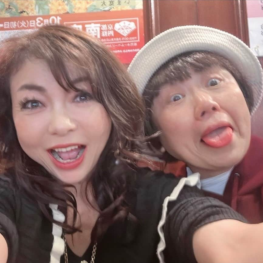 モモコさんのインスタグラム写真 - (モモコInstagram)「大好きな藤山直美ねーさんの舞台を観に南座へ❗️ やっぱり、むちゃオモロい😂 すごい喜劇役者さんです❗️ 20年以上ぶりに鴈治郎さんや扇雀さんも一緒に出てはります。 是非観て下さい💕💕  #ハイヒールモモコ #👠 #👠🍑 #CHANEL #シャネラー #グルメ #アメブロ  #YouTube #モモコ新聞 #京都 #南座 #藤山直美 さん #錦秋喜劇特別公演」10月26日 15時23分 - highheel_momoko