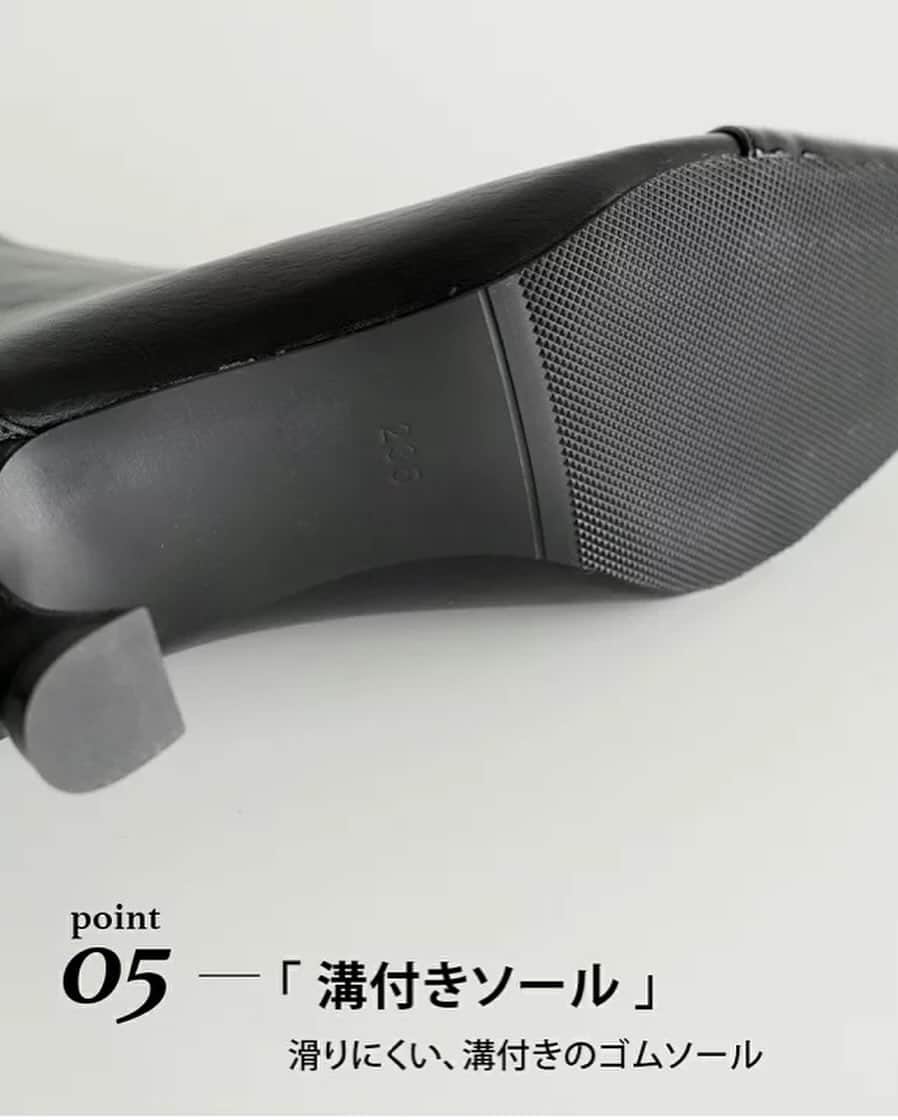 mario_dozonoさんのインスタグラム写真 - (mario_dozonoInstagram)「⁡ ◼︎NEW◼︎ 【 FRONT ZIPPER TOE CAP SHORT BOOTS】 ⁡ COLLABO w/  @mario_dozono  ⁡ コラボ企画第4弾！  異素材の組み合わせとフロントジップが 印象的なショートブーツ  高すぎない程よいヒール◎ ⁡ 【COLOR】　 _BLACK  _BEIGE ⁡ 22.5cm~25.5cm ⁡ _全国どこへでも送料無料 _返品交換可 ⁡ ⁡ ▶︎商品の詳細はプロフィールのURLから！ ▶︎平日13:00までのご注文は当日発送！  @i_need_more_shoes_official   #ショートブーツ #ショートブーツコーデ #フロントジップ#フロントジップブーツ#足元倶楽部#あしもと倶楽部 #足もと倶楽部 #楽天お買い物部#モアシューズ#アイニード#ブーツ #バイカラーブーツ#トゥキャップ #トゥキャップブーツ」10月26日 15時24分 - mario_dozono