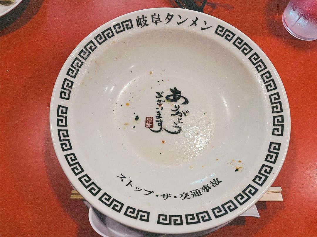 NakamuraEmiのインスタグラム：「🥢  うまかったなー さて今週末も2本ライブです！  10.28 SAT ............................. 「焚キ火ノ音 -TAKIBI MUSIC FESTIVAL 2023-」 江東区立若洲公園キャンプ場 出番は15:20〜16:00  10.29 SUN .............................. 「 NakamuraEmi x Furui Riho 」 at 表参道WALL&WALL OPEN 17:30 / START 18:30 ✴︎ コラボもあるよ  .......................ONEMAN.........................  11.9 ( THU ) 東京キネマ倶楽部  🏳️ " 白昼夢 " RELEASE  「 NakamuraEmi 突然ONEMAN 2023 in 東京 BAND Ver. 」 OPEN 18:00 START 19:00 Vo.NakamuraEmi , Gt.MPC.Arr.Prd.カワムラヒロシ , Ba.片野吾朗 , MPC.熊井吾郎   #岐阜タンメン」