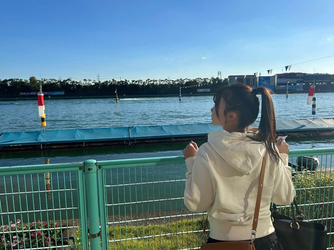 堀江りほのインスタグラム：「.  今日はプライベートで ボートレース多摩川にいってきた🚤♡ 3R分予想して全部当たったよ〜✨  #ボートレース多摩川 #ボートレース  #グラビアアイドル」