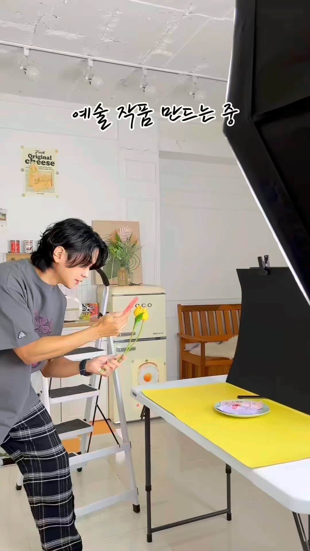 カン・ギュンソンのインスタグラム：「⠀ 빼바에 얼마나 진심이냐구요? 제가 직접 홍보영상을 찍어보았습니다!😎 ⠀ #공구 #빼바 #프로틴바」