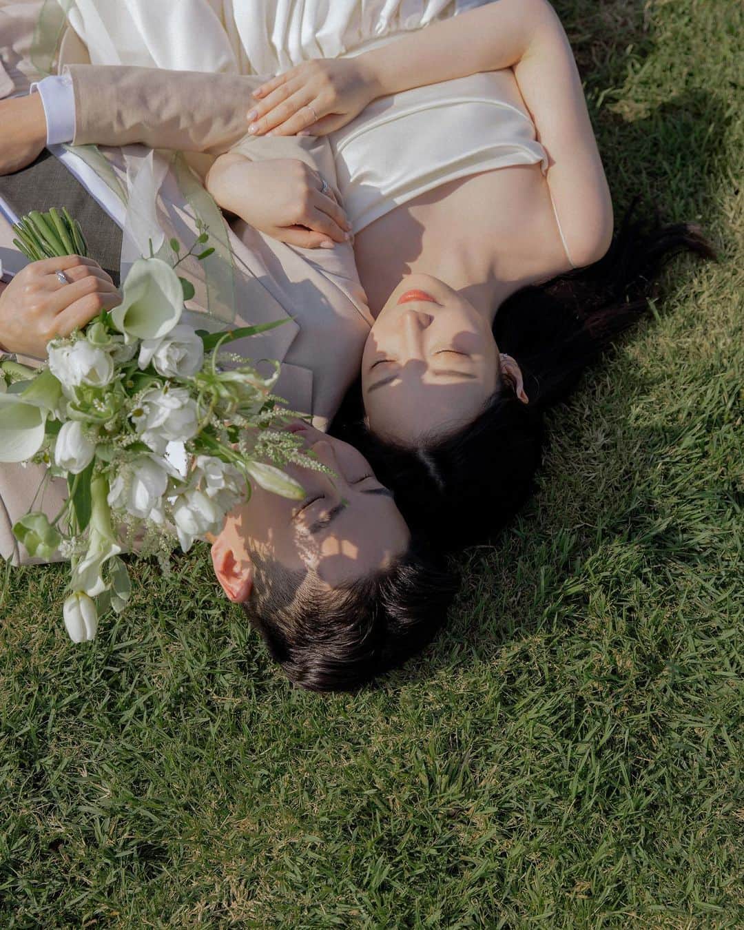 에테르 etherのインスタグラム：「가을빛은 역시 진하고, 깊고🍃🤍  with @cheongdam_jimin   /」