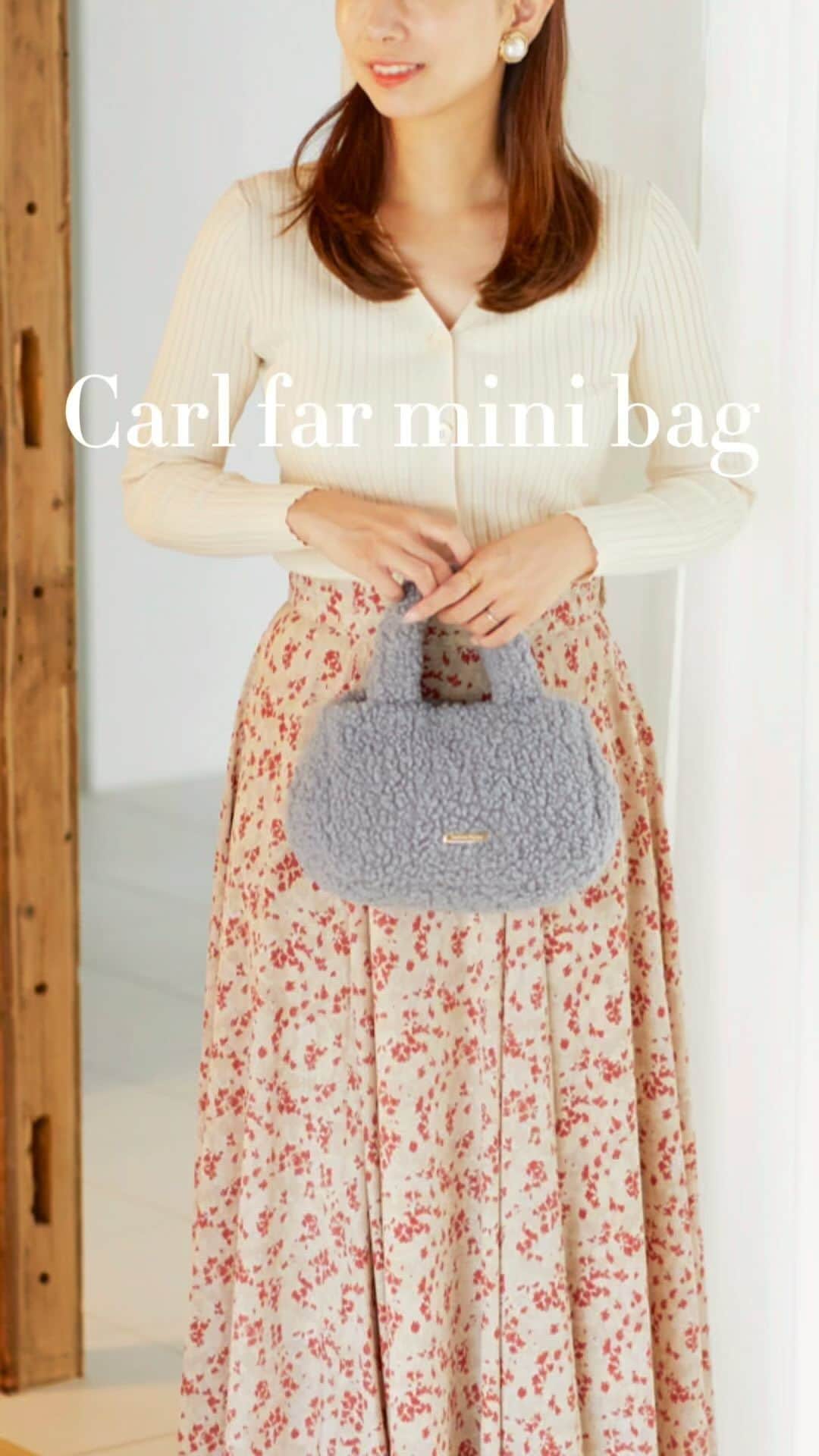 Samantha Thavasaのインスタグラム：「Carl far mini bag🐏🤍」