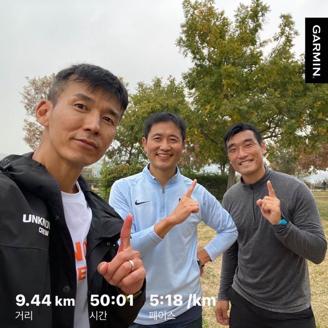 ジヌションのインスタグラム：「🏃‍♂️ 50분 조깅 오랜만에 이영표선수,조원희 선수와 함께 우리는 선한 마음을 가지고 건강한 삶을 위해 런한다 #UNKNOWNCREW #언노운크루」