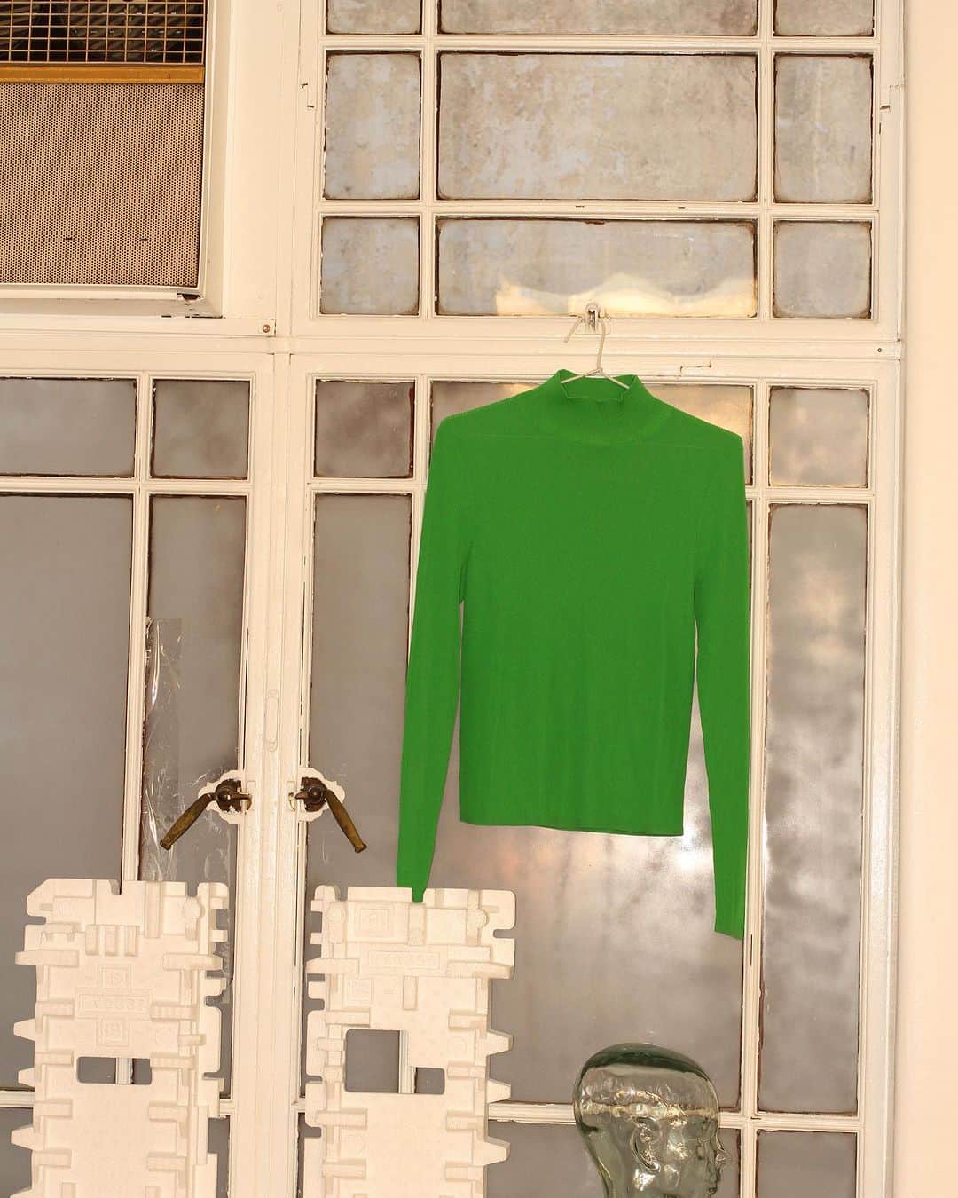 クロークのインスタグラム：「The Sentient knit in Kelly Green care of our friends @4th_floor_elevator for Voyria AW23 #kloke #4fe」