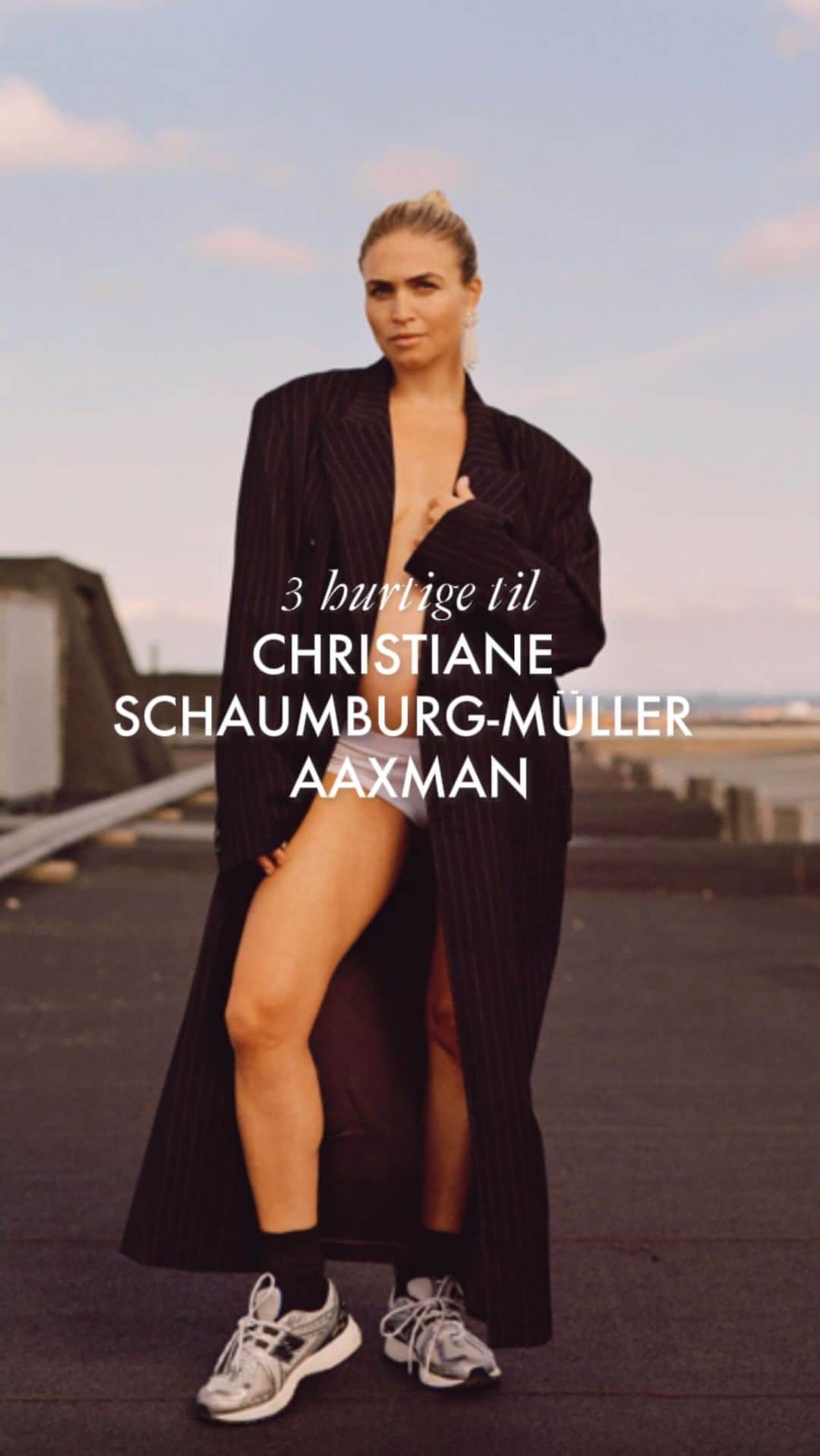 のインスタグラム：「Familie er LIFE for @christianesm. Derfor er det intet under, at iværksætteren den ser ekstra meget frem til at kunne byde sit andet barn velkommen i sin familie.   Men det har ikke altid været en nem rejse for Christiane Scaumburg-Müller Aaxman og hendes mand Daniel Aaxman at udvide familien, der undervejs har skulle se svære tider i øjnene.   I det nye nummer af ELLE åbner hun op om nogle omtumlede år med skilsmisse, forelskelse, bryllup, graviditet, ufrivillig abort, sygdom i familien og en uventet, men lykkelig drejning.」