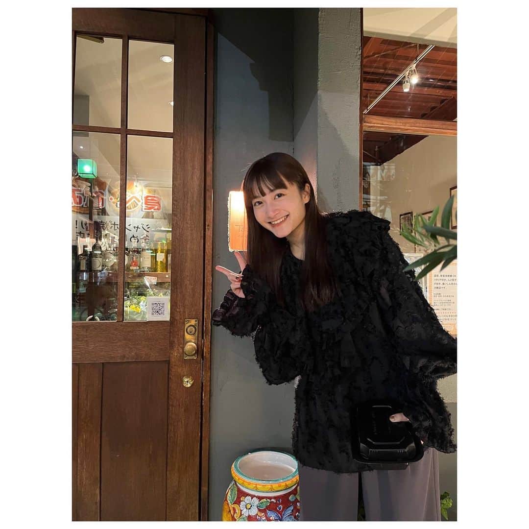 福田愛依のインスタグラム：「福岡に帰った際に、ずっと行きたかったお店  【イタリア料理テシマ】さんへ 母とディナーに行ってきました☺️✨✨  もう写真を見てわかる通り…🤭🤭 飯テロです！  シェフのこだわり、自家製の手打ち麺には愛溢れ、前菜からメインまで本当に本当に美味しく、どのお料理も最高でした！！❤️‍🔥❤️‍🔥  母は乾杯のシャンパンからボトルを入れ、白ワインも赤ワインも…しっかり2人で飲みました🤣🍷 母との時間も作れて、最高の夜でした🌉  テシマの皆様はもちろん、他にもお世話になっているシェフの方がいらっしゃるので、また、美味しいお店の紹介します！！  近くにお住まいの皆様は、是非です❣️❣️  #イタリア料理テシマ  #福岡 #グルメ #大橋」